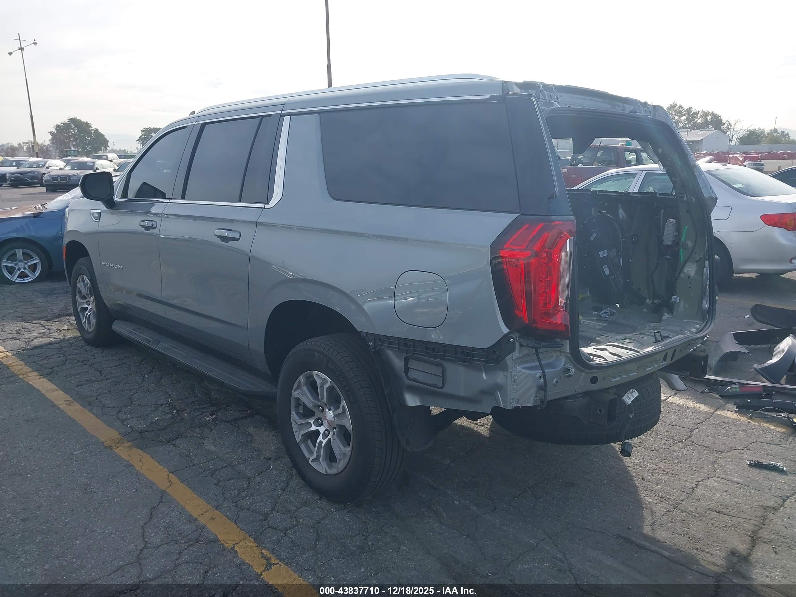 GMC YUKON image 3