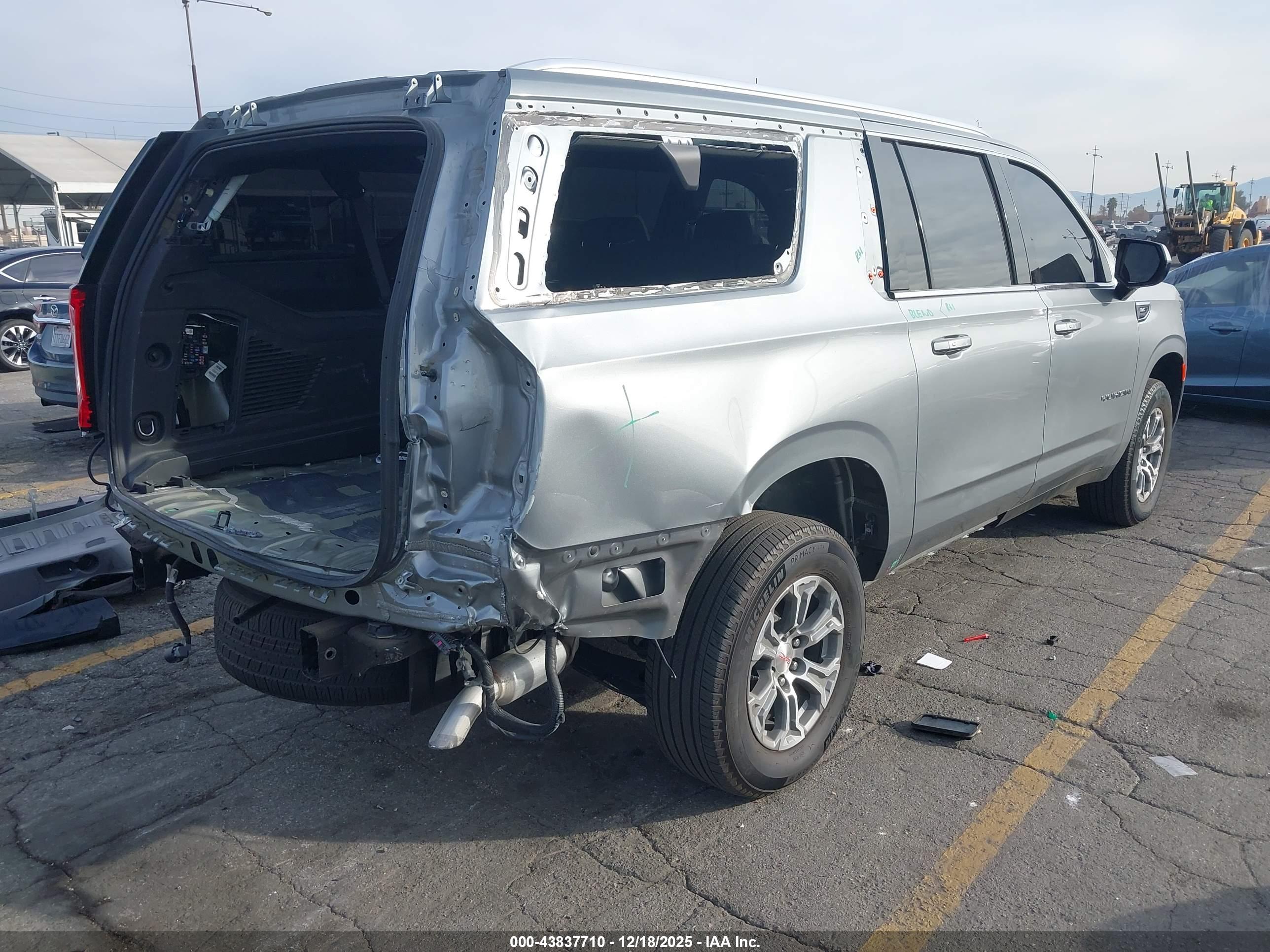 GMC YUKON image 4