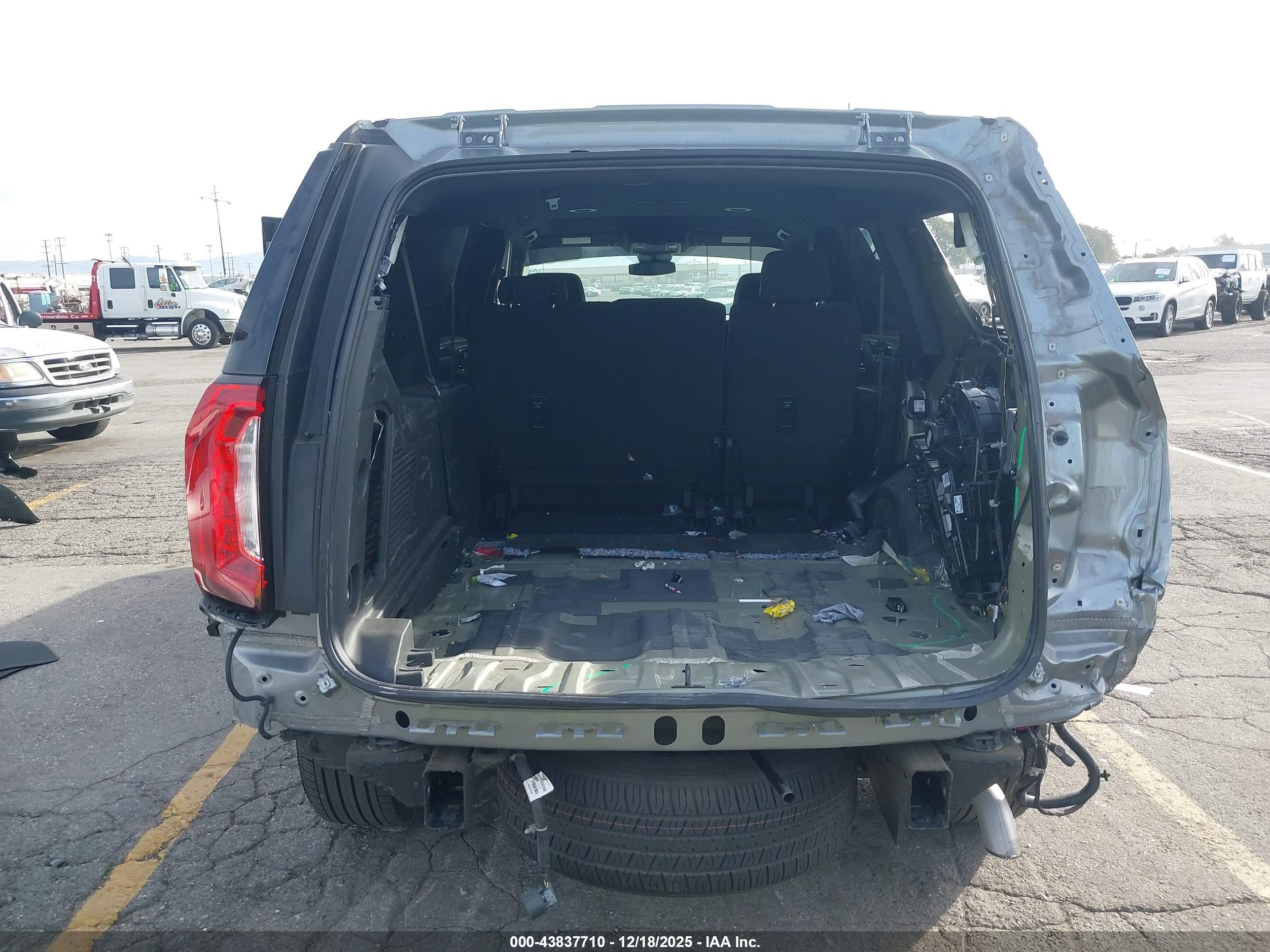GMC YUKON image 6