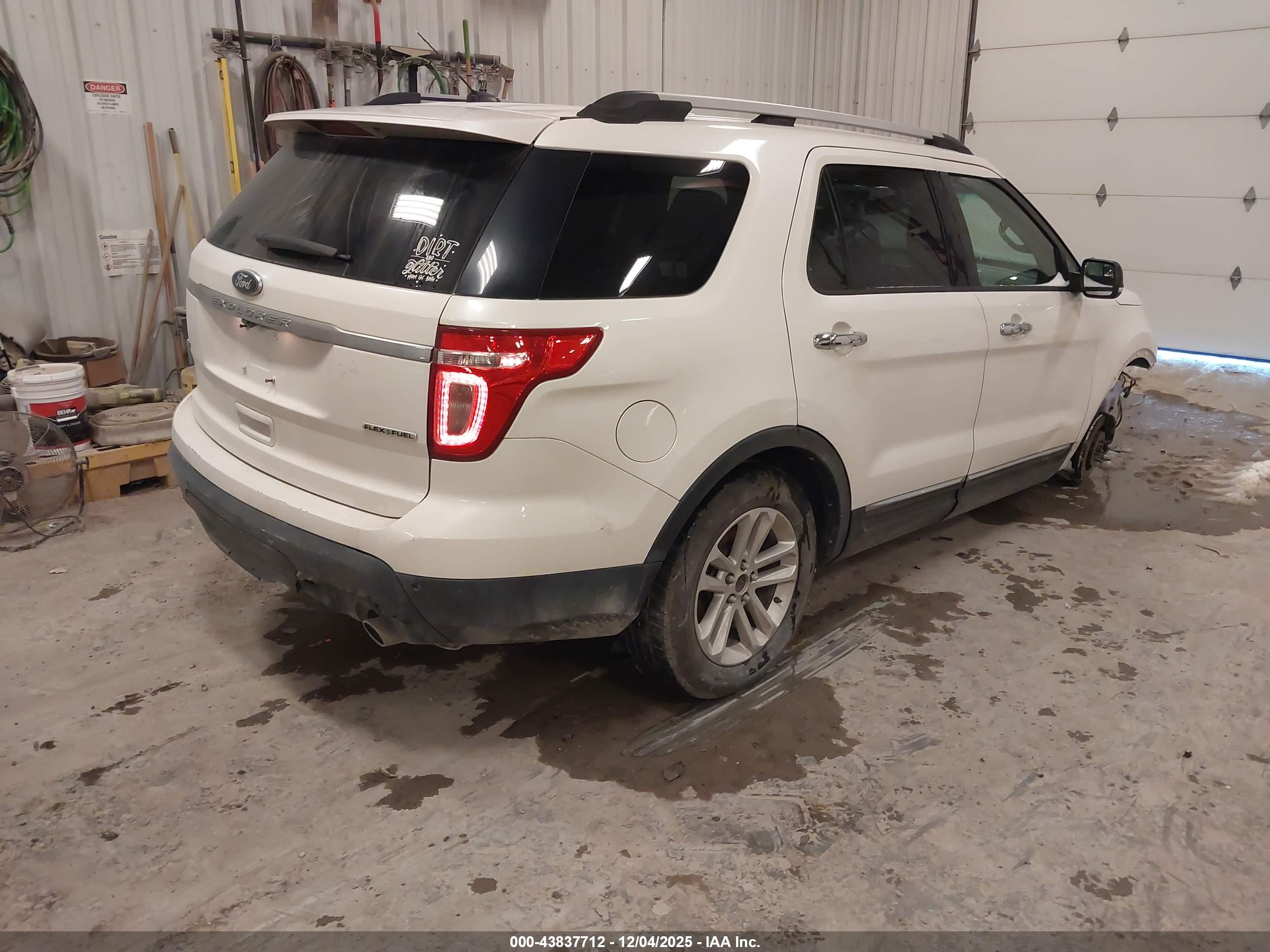 FORD EXPLORER image 4
