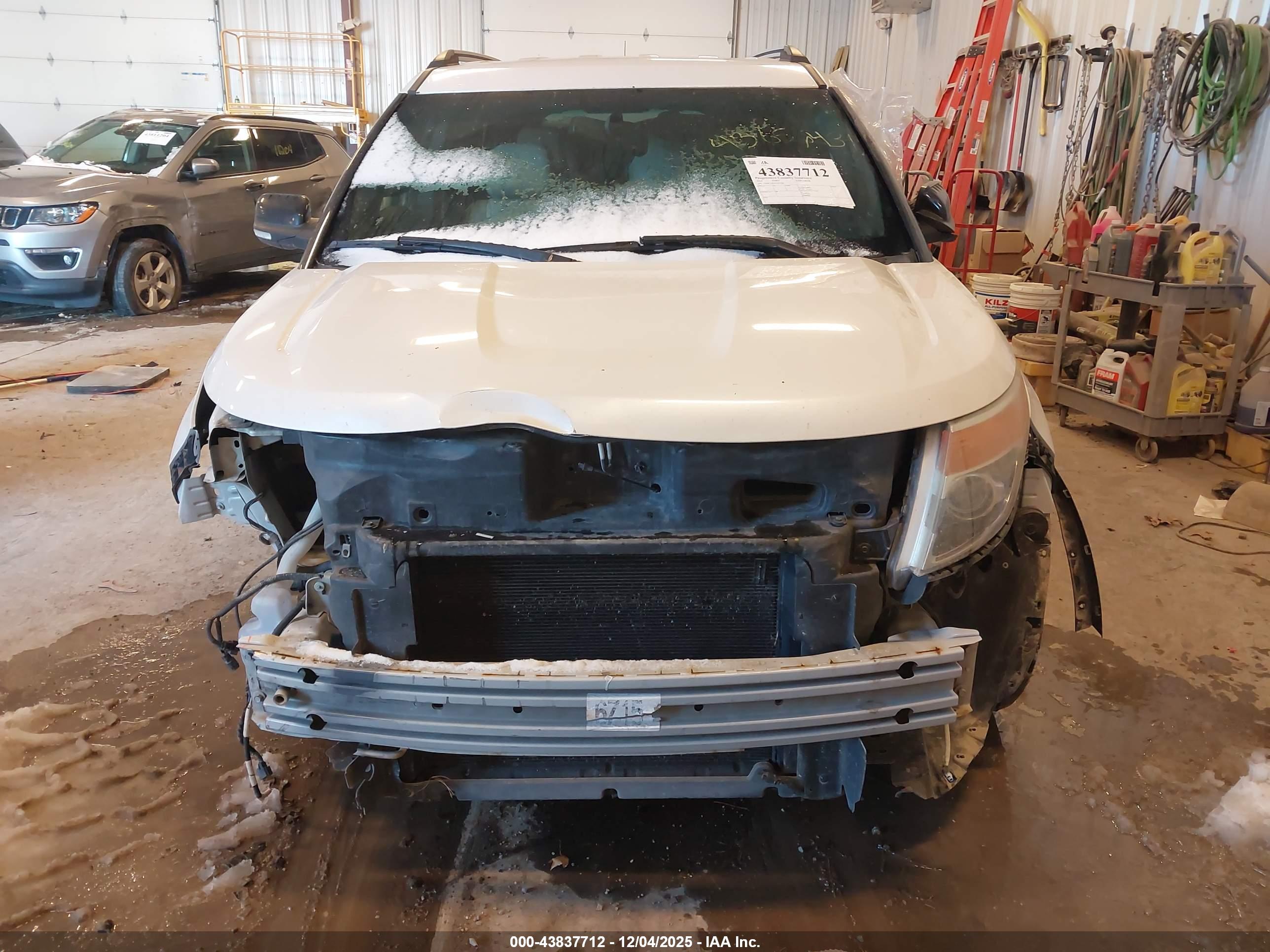 FORD EXPLORER image 6
