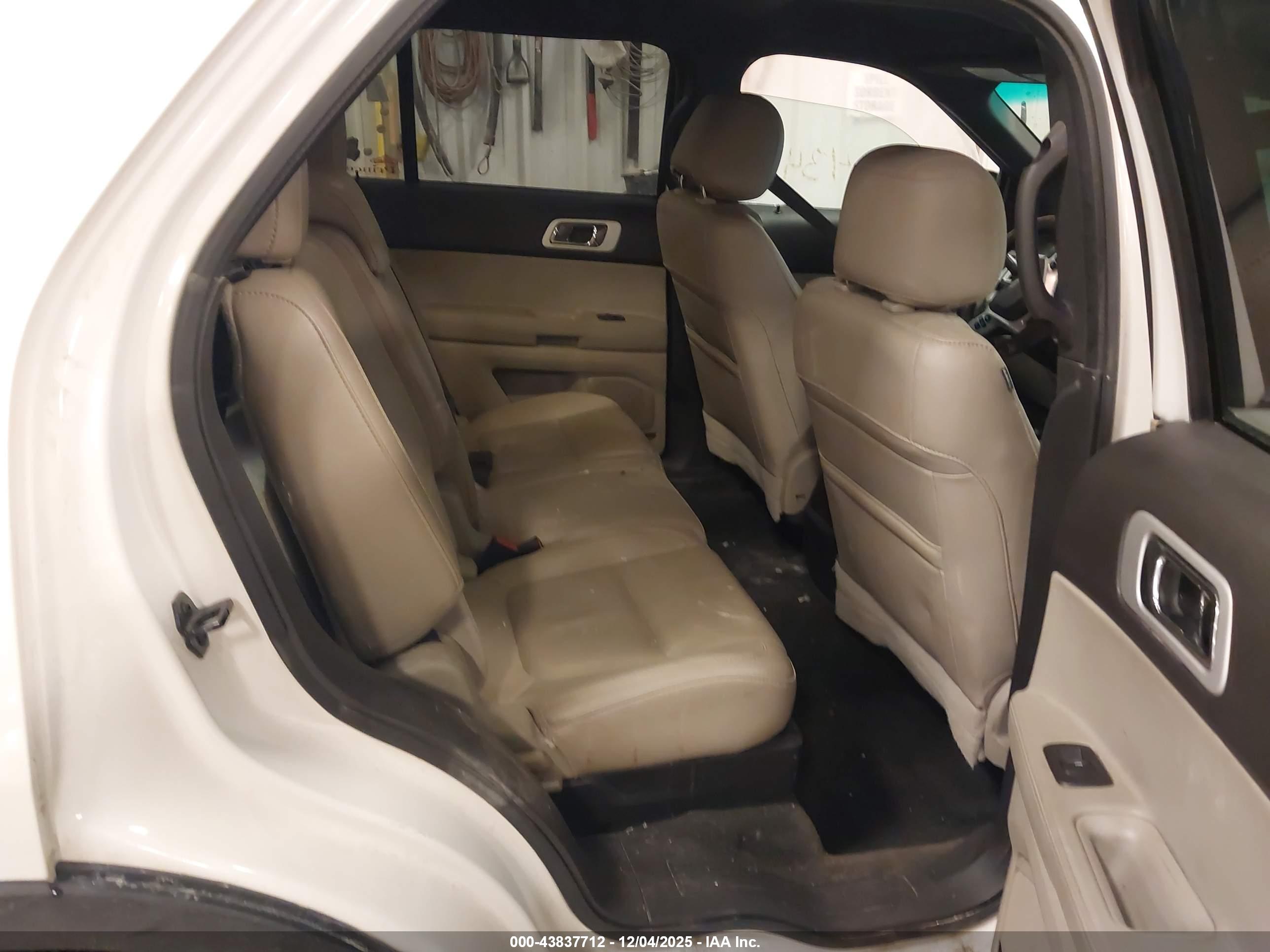 FORD EXPLORER image 8