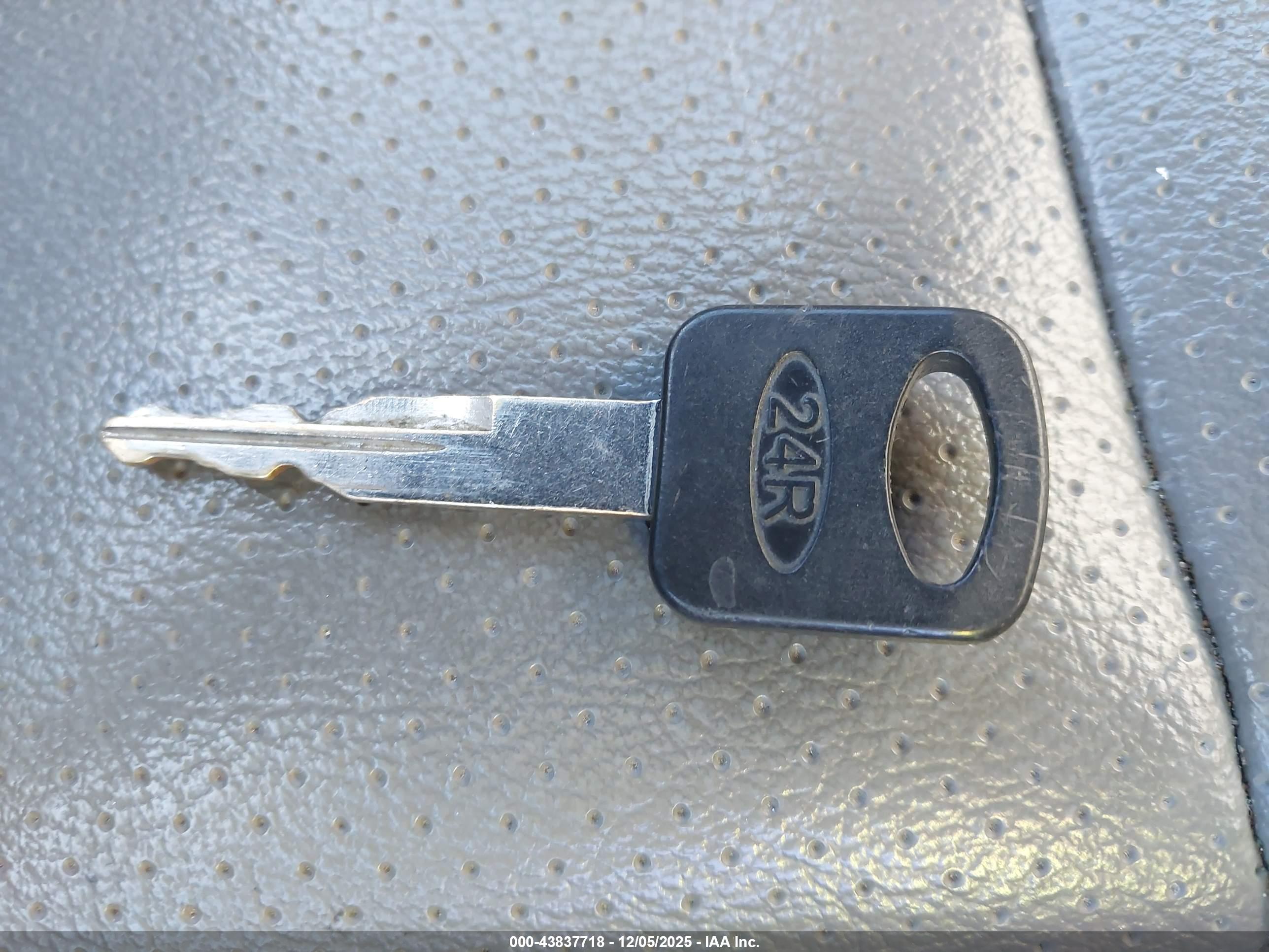 FORD E-150 image 11