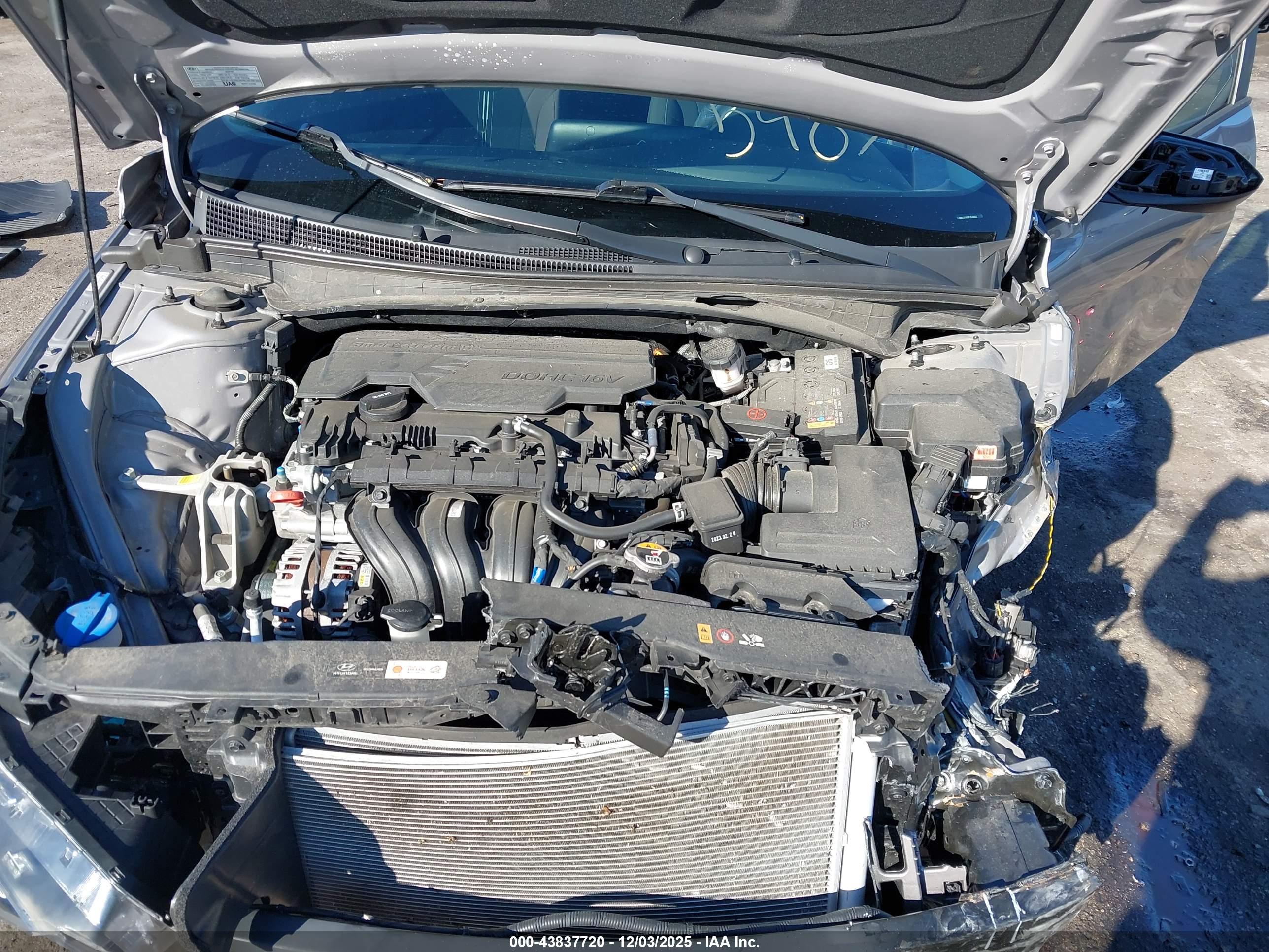 HYUNDAI ELANTRA image 10