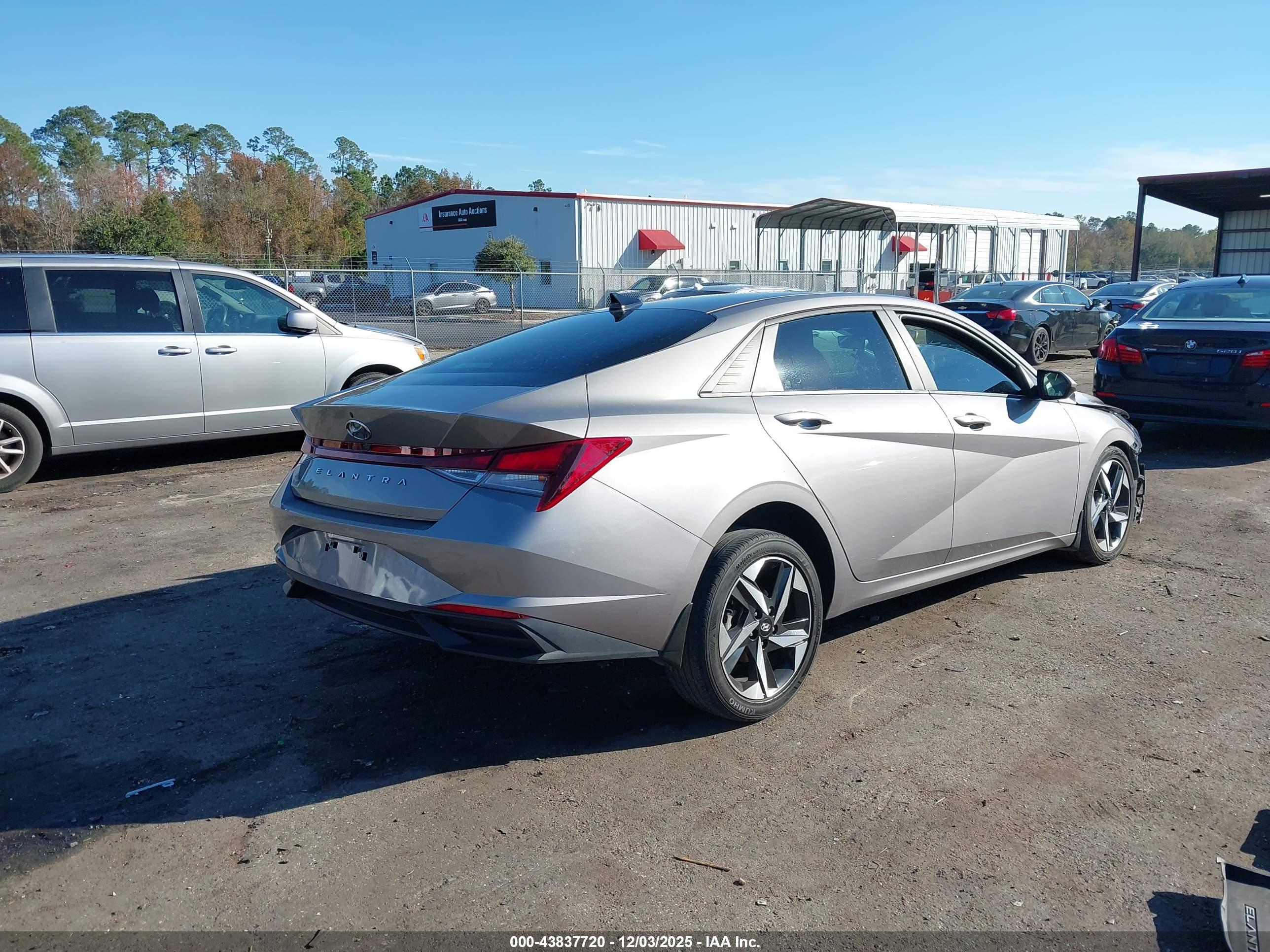 HYUNDAI ELANTRA image 4
