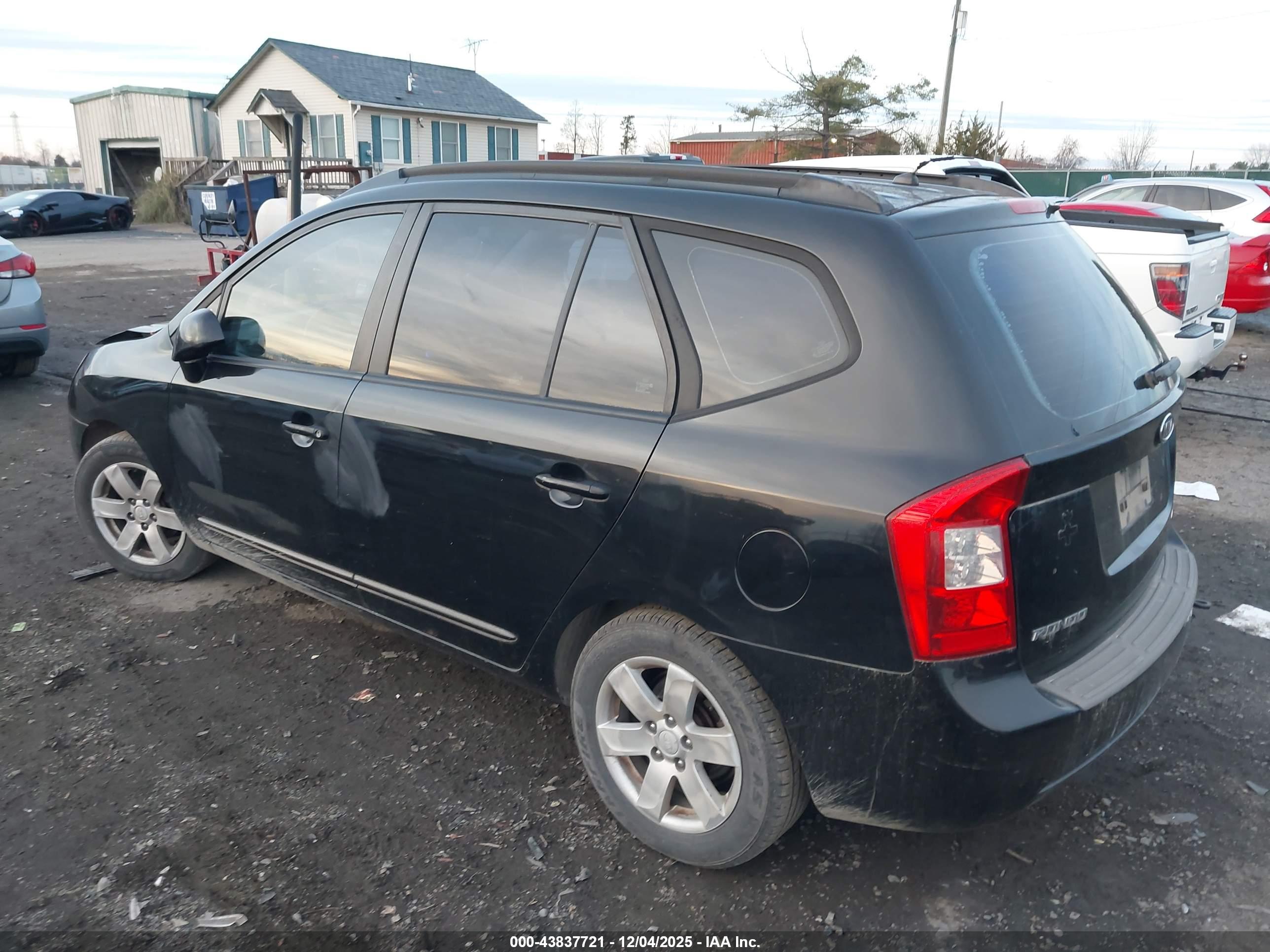KIA RONDO image 3