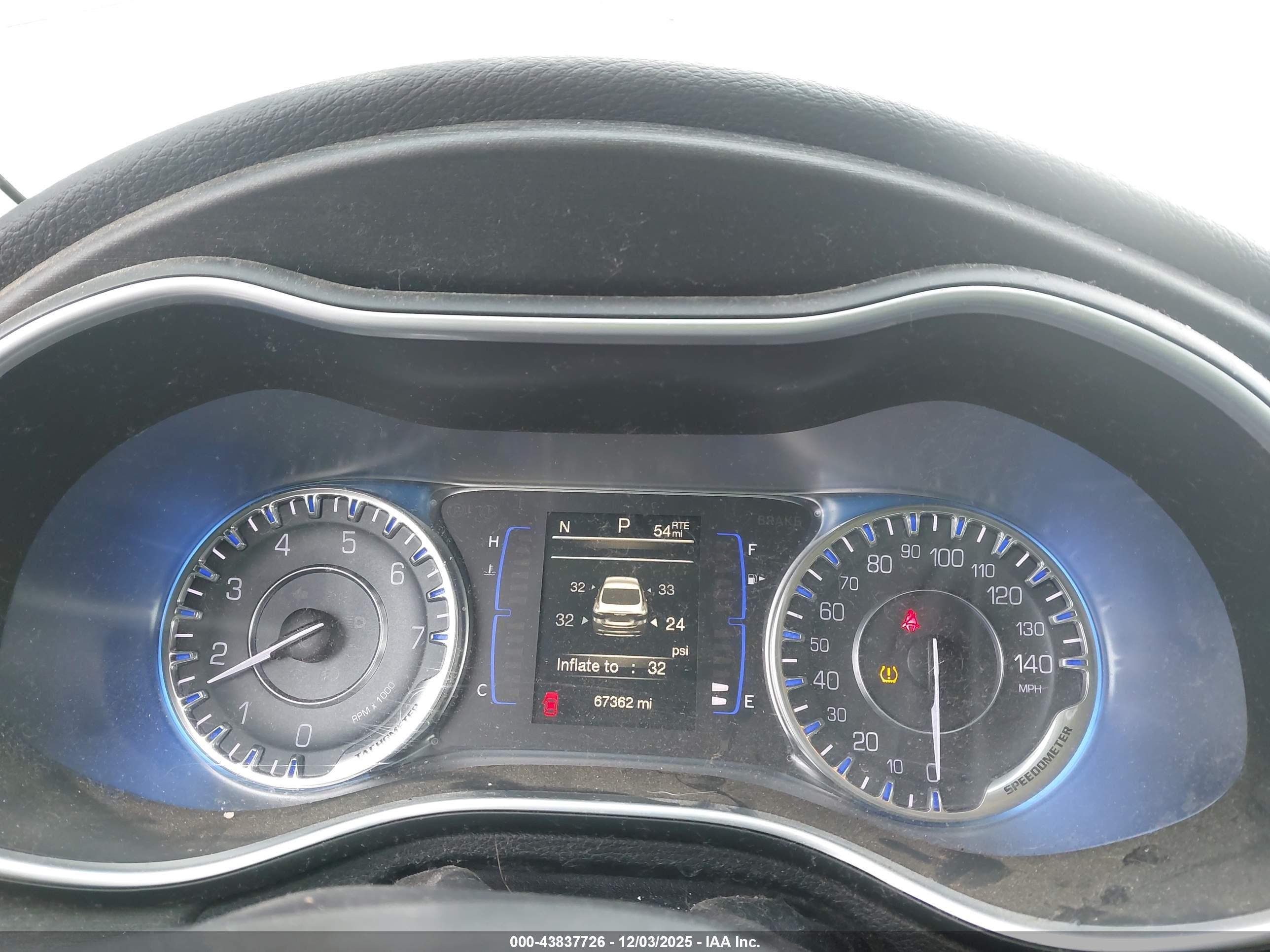 CHRYSLER 200 image 7