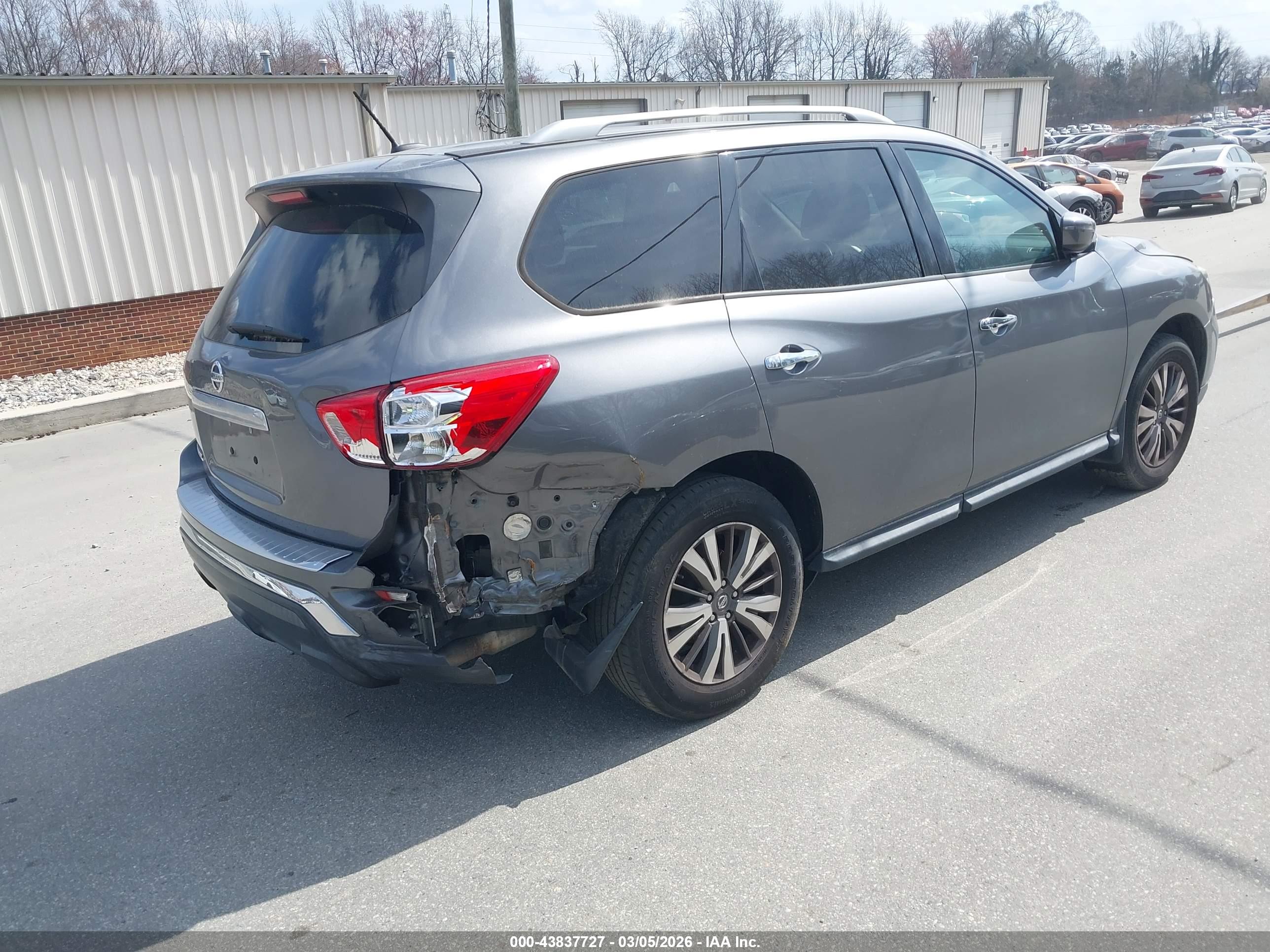 NISSAN PATHFINDER image 4