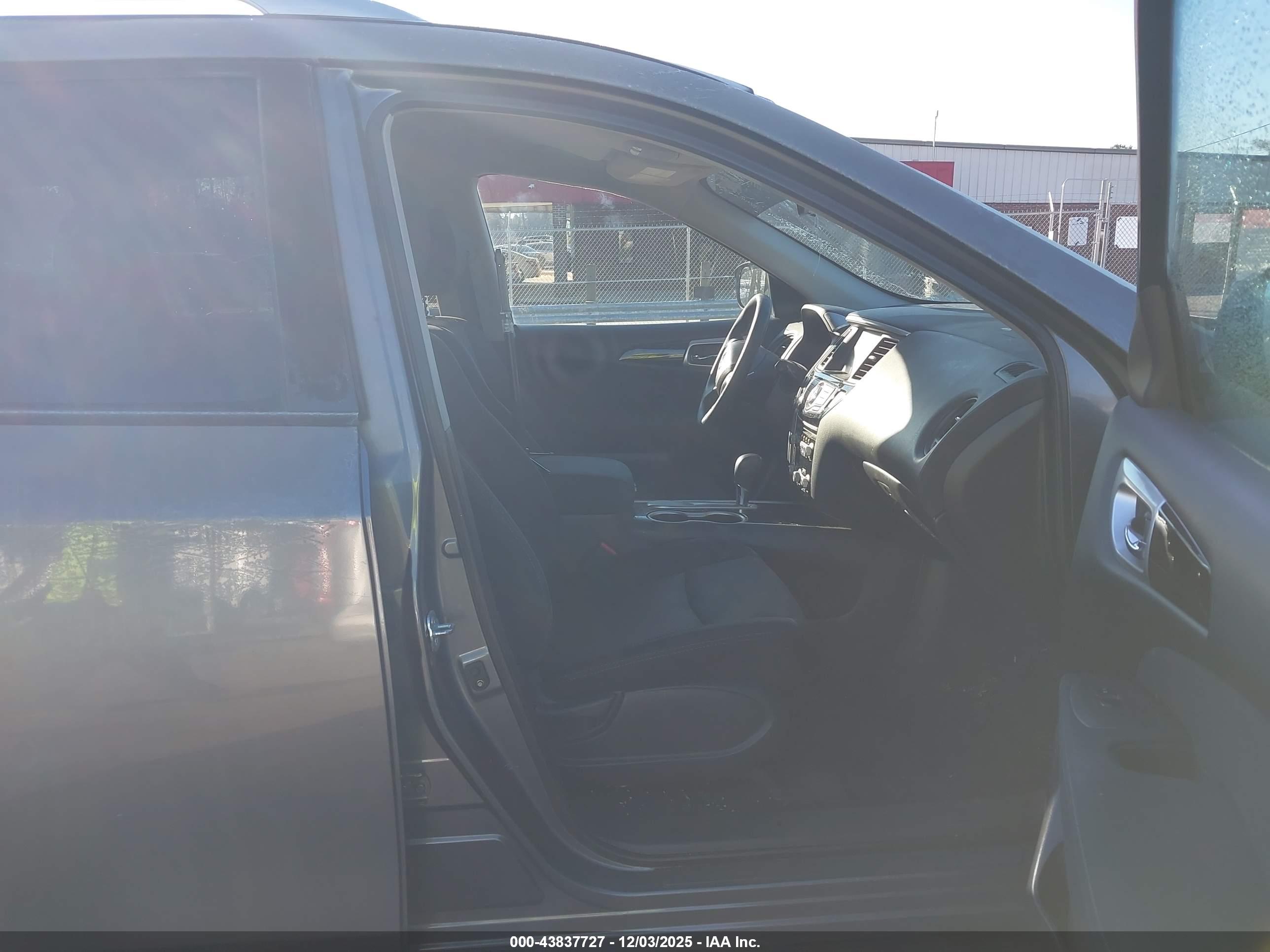NISSAN PATHFINDER image 5