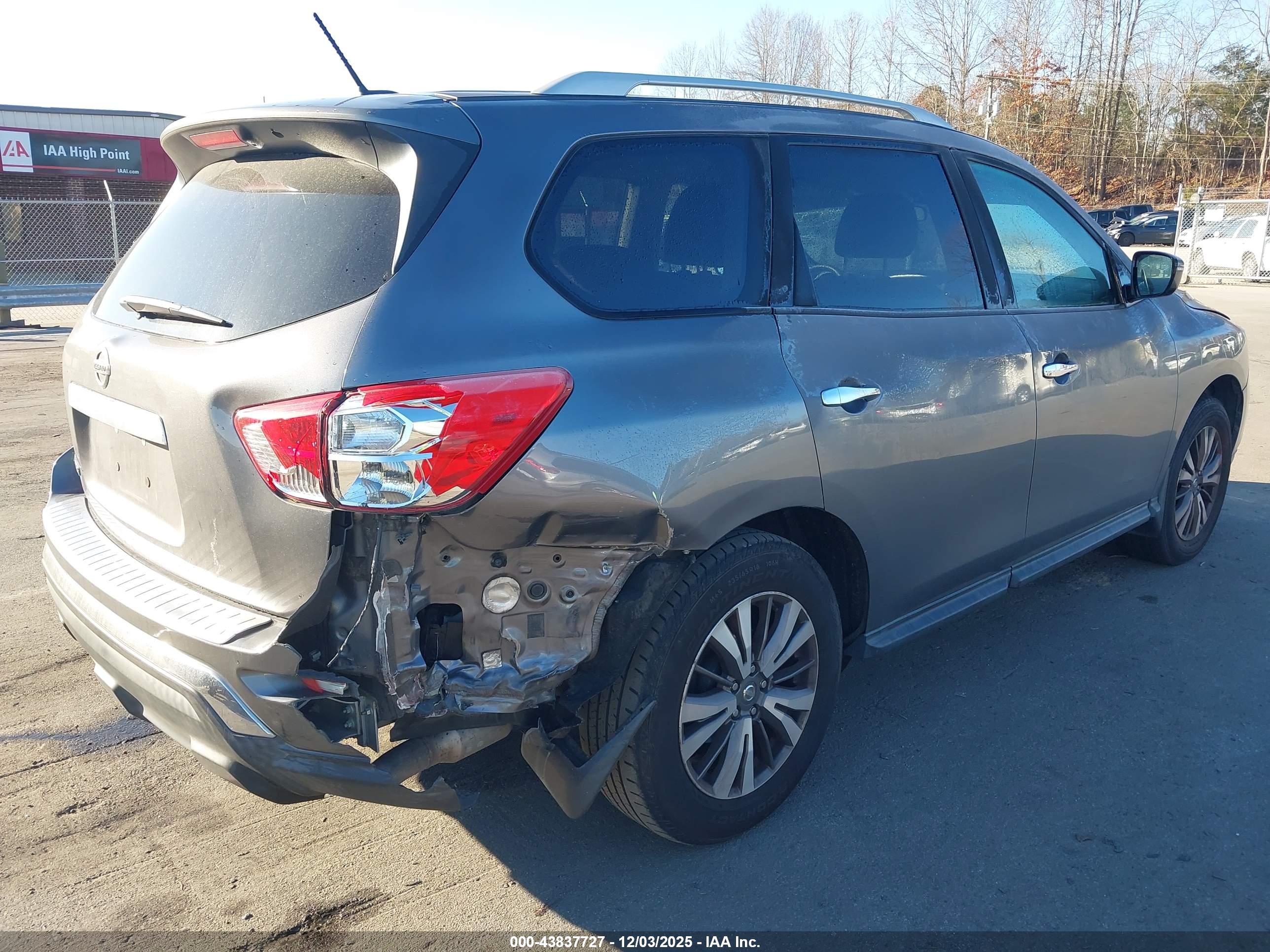 NISSAN PATHFINDER image 6
