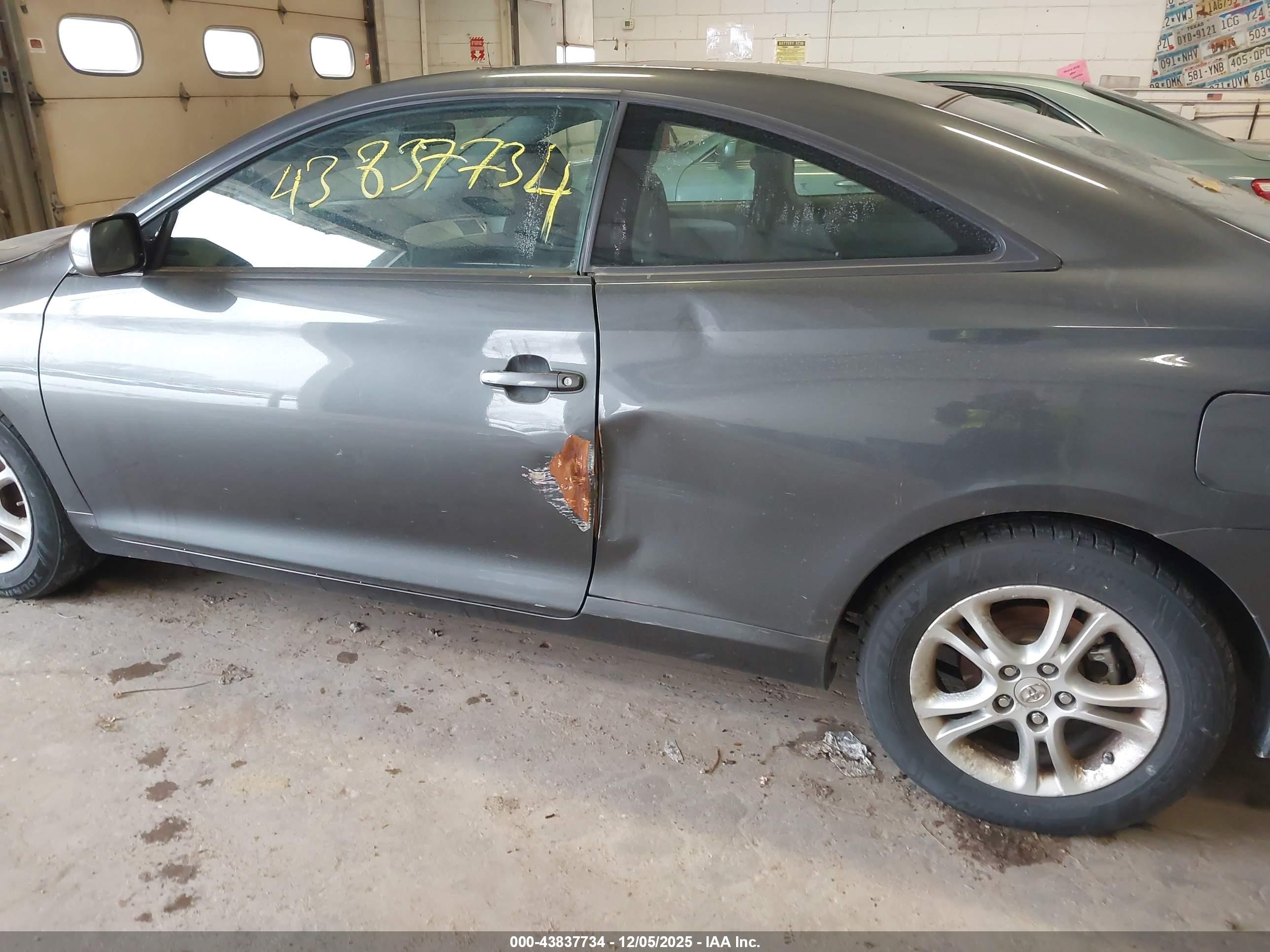 TOYOTA CAMRY image 6