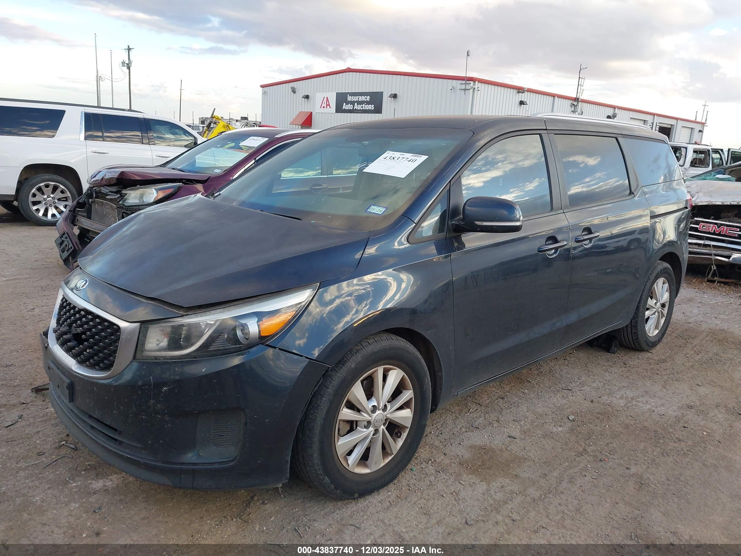 KIA SEDONA image 2