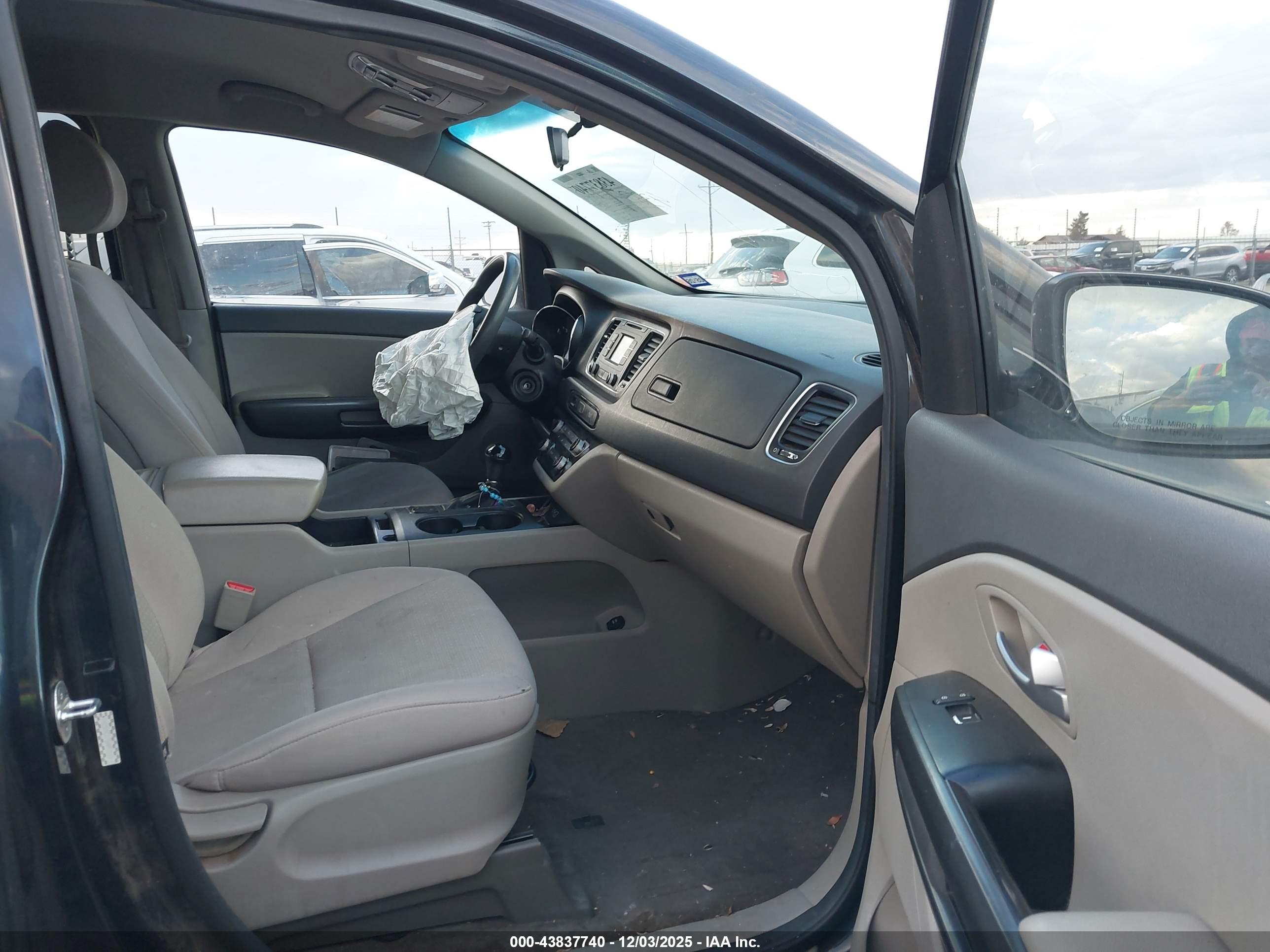 KIA SEDONA image 5