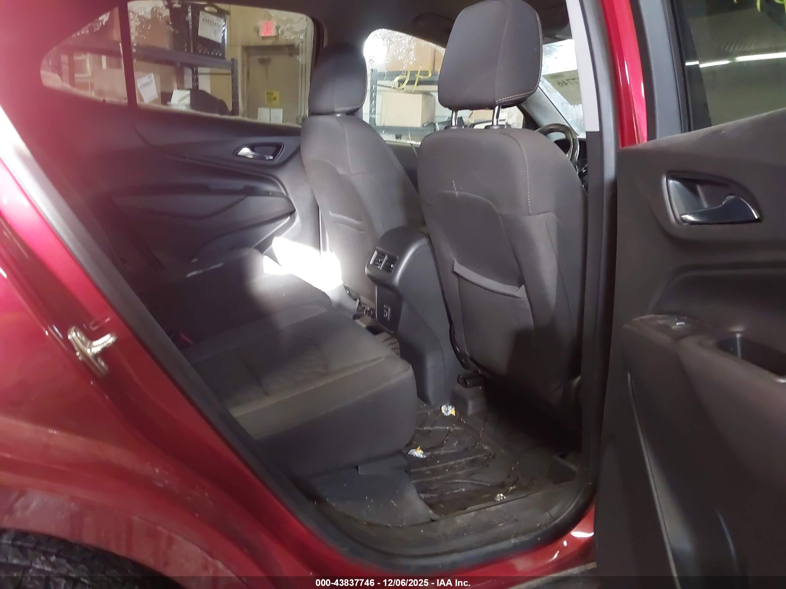 CHEVROLET EQUINOX image 8