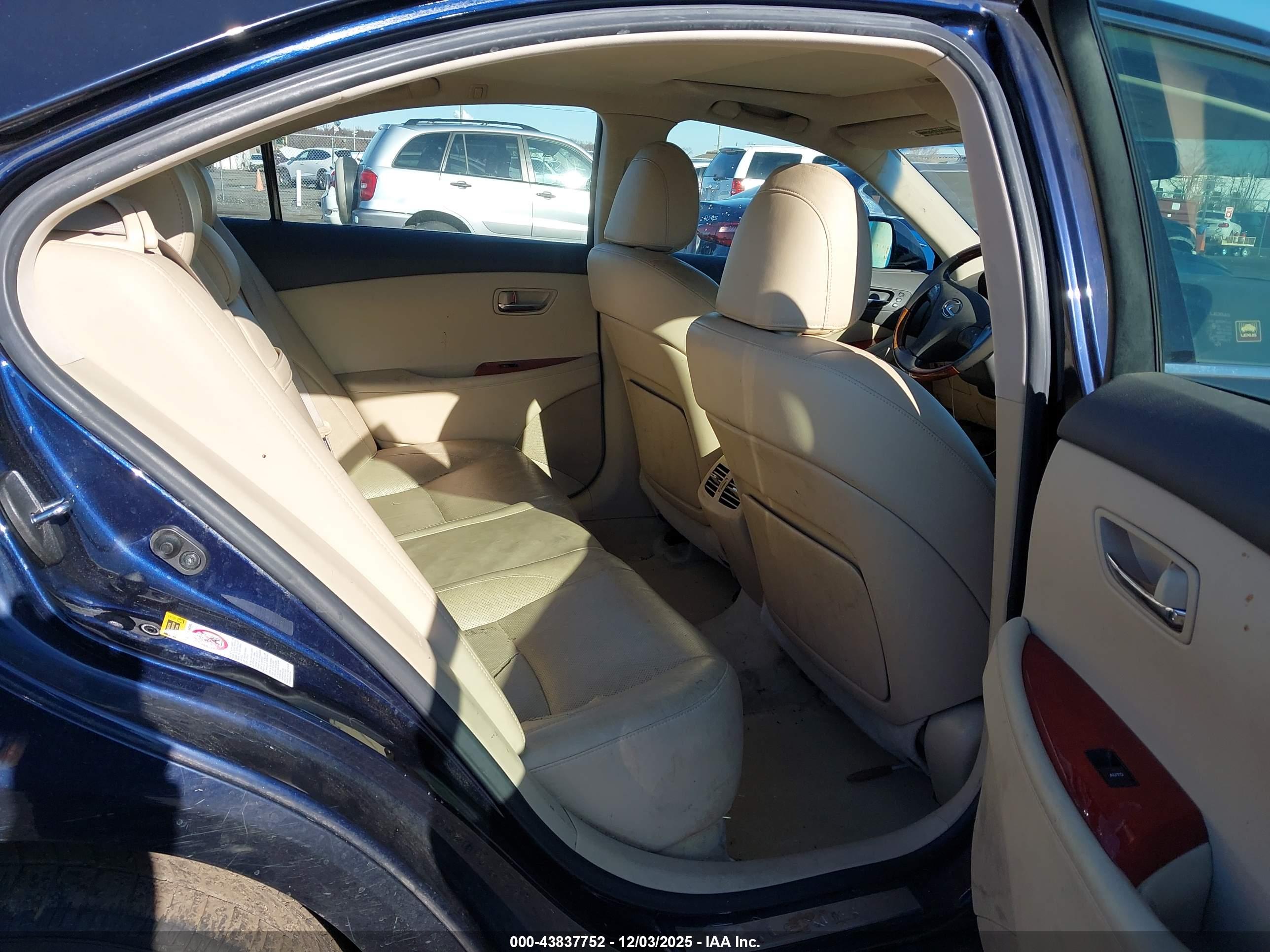 LEXUS ES image 8