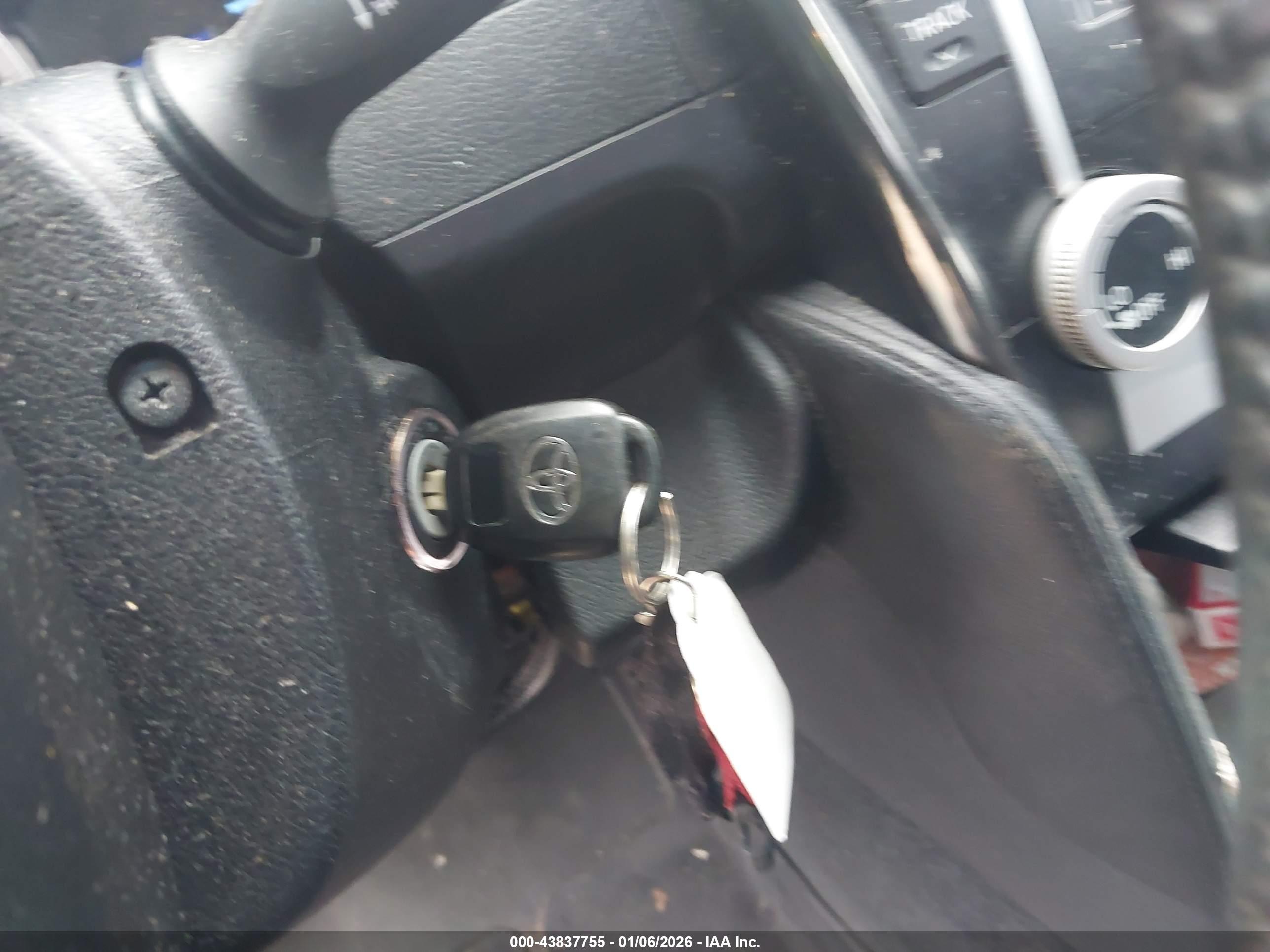 TOYOTA CAMRY image 11