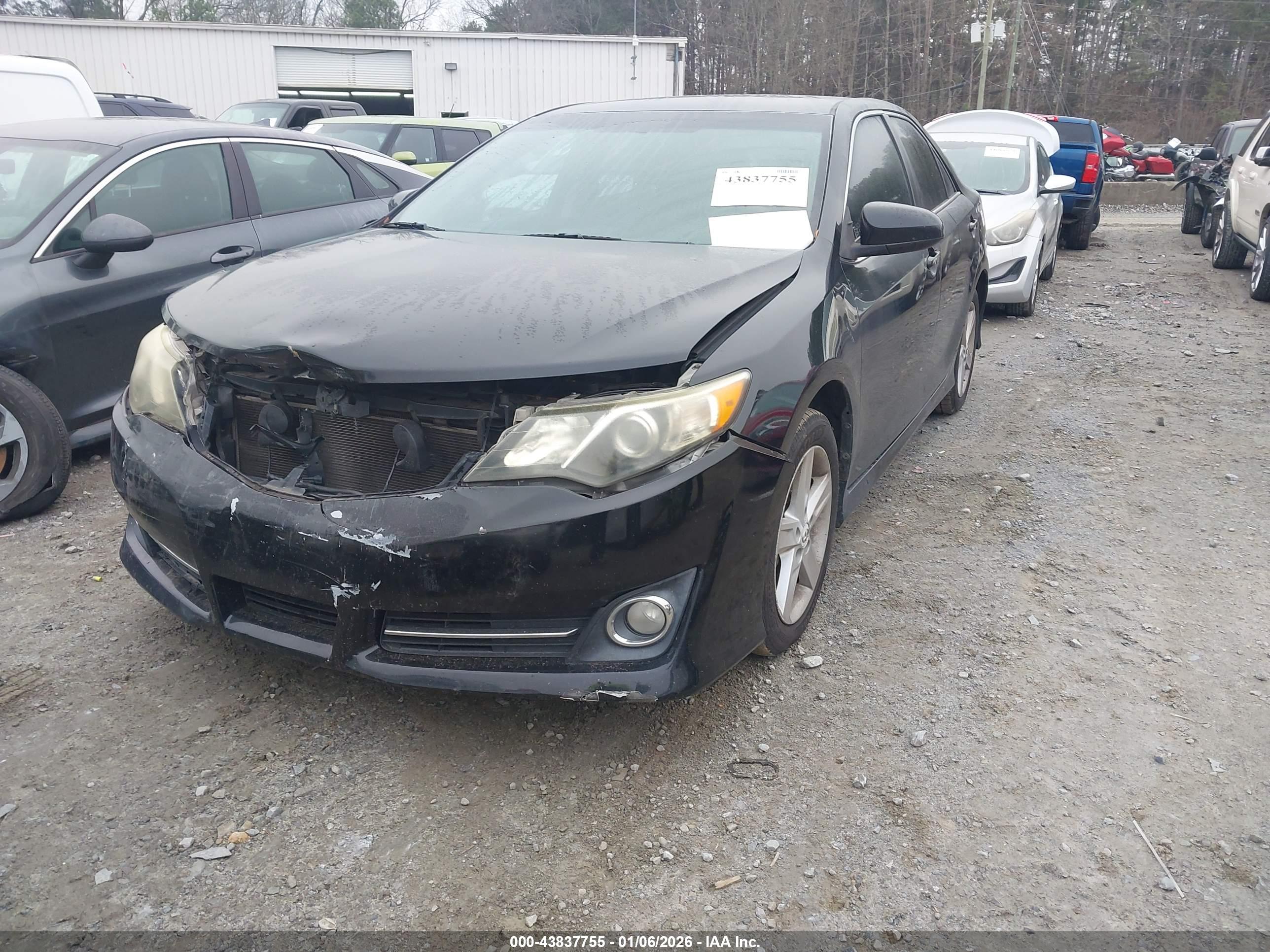 TOYOTA CAMRY image 2