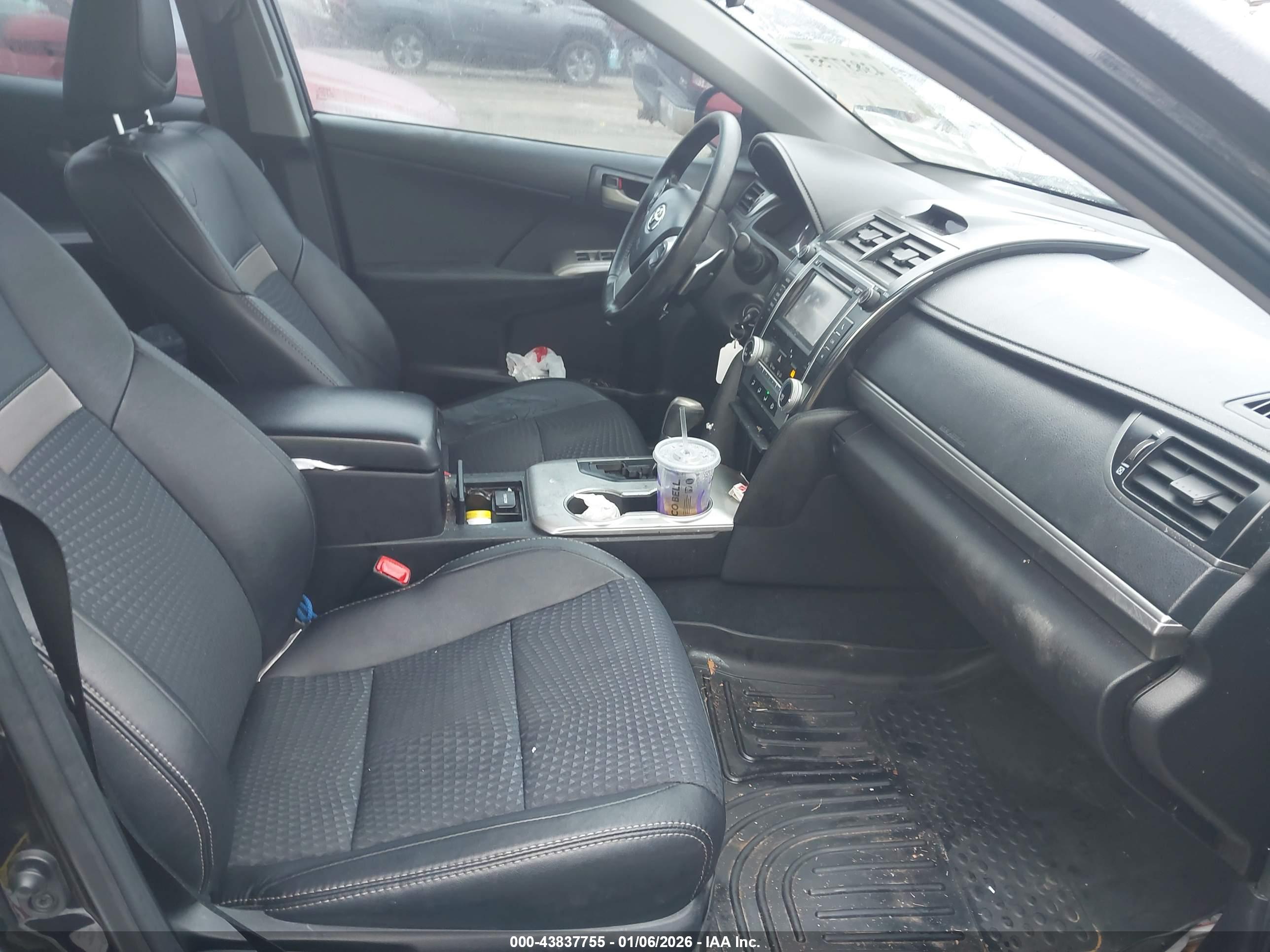 TOYOTA CAMRY image 5