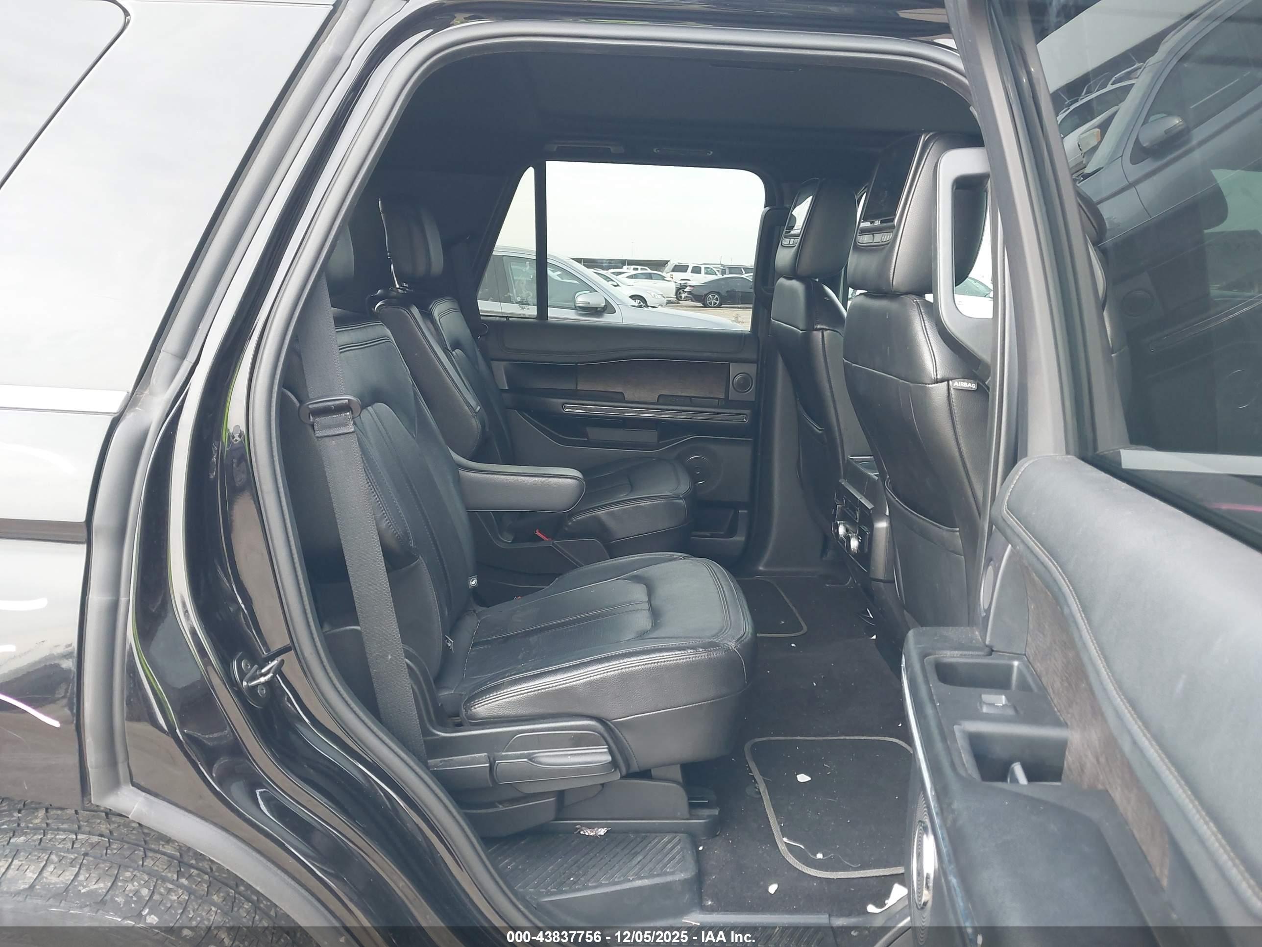 FORD EXPEDITION image 8