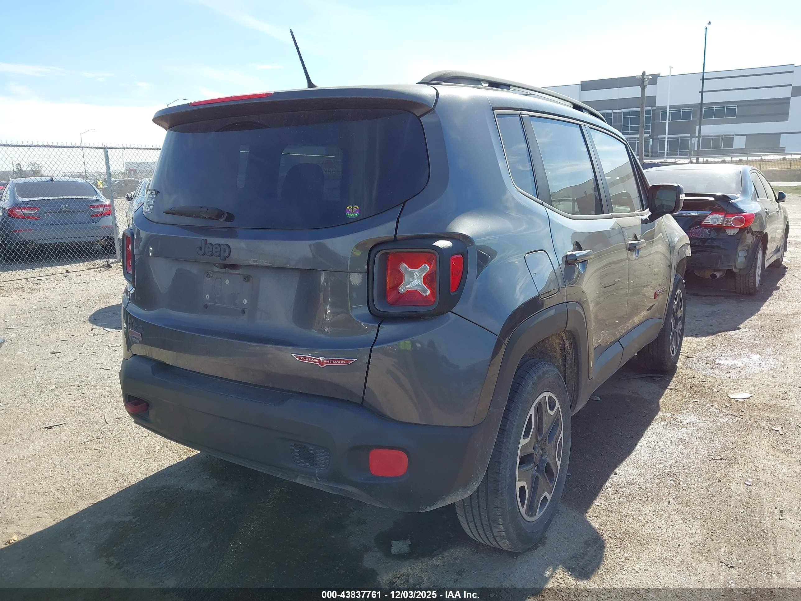 JEEP RENEGADE image 4