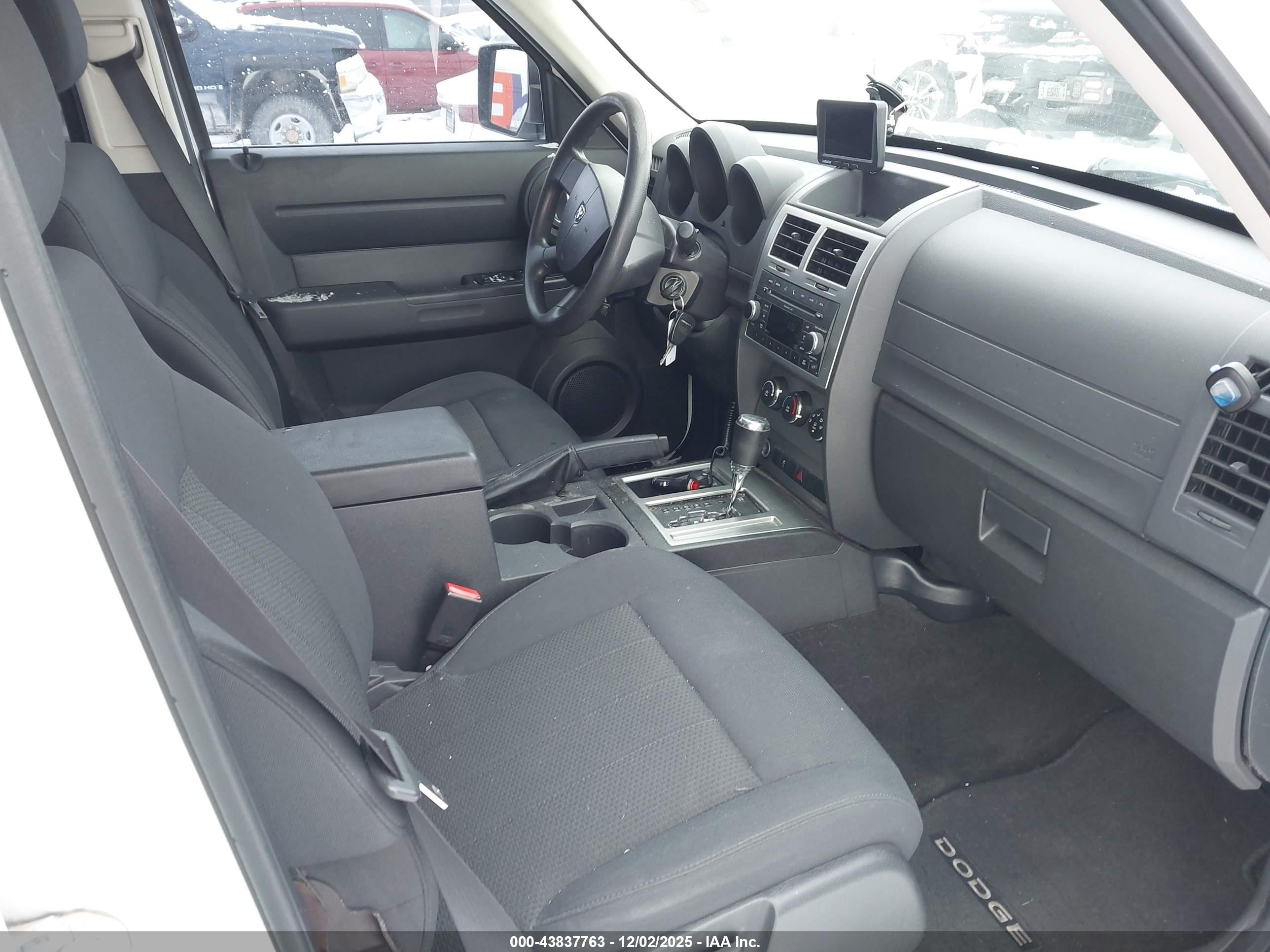 DODGE NITRO image 5