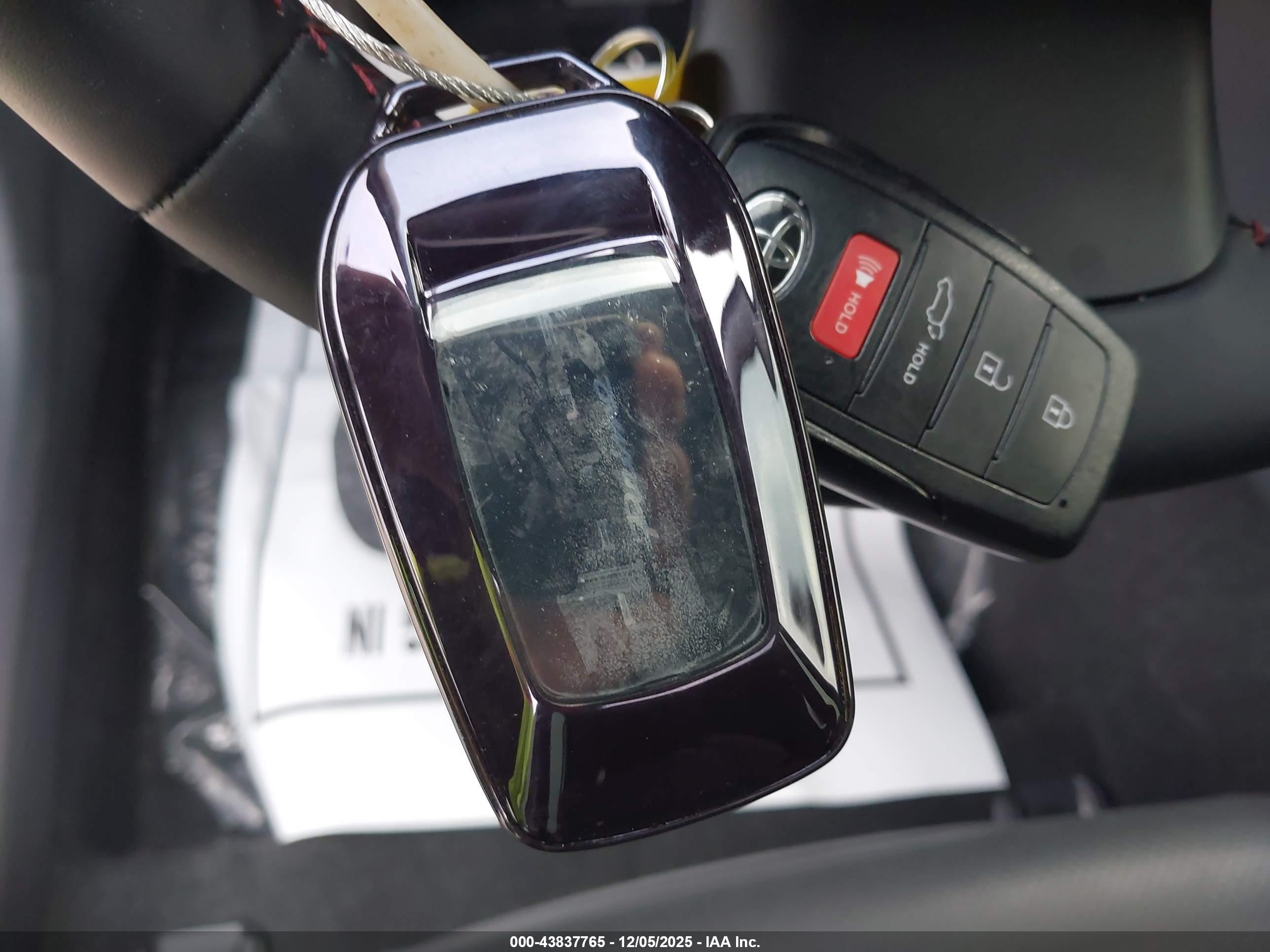TOYOTA PRIUS image 11