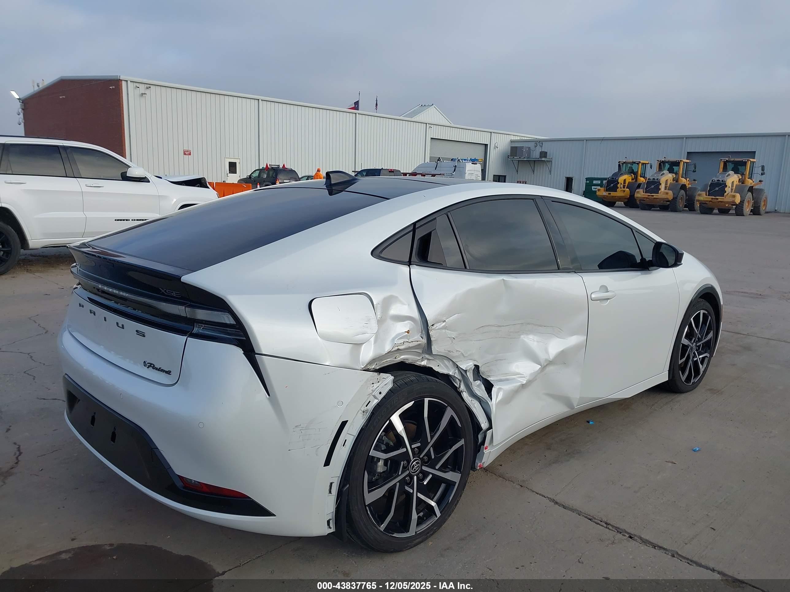 TOYOTA PRIUS image 4