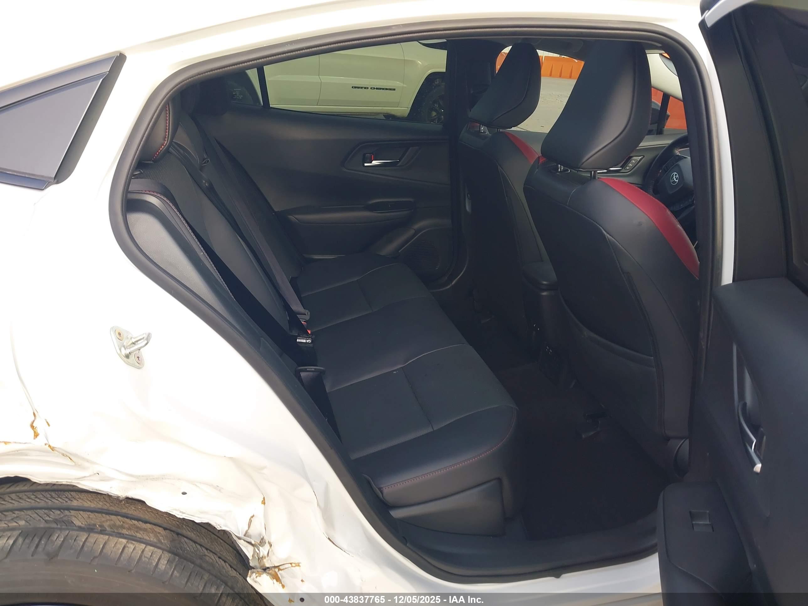 TOYOTA PRIUS image 8