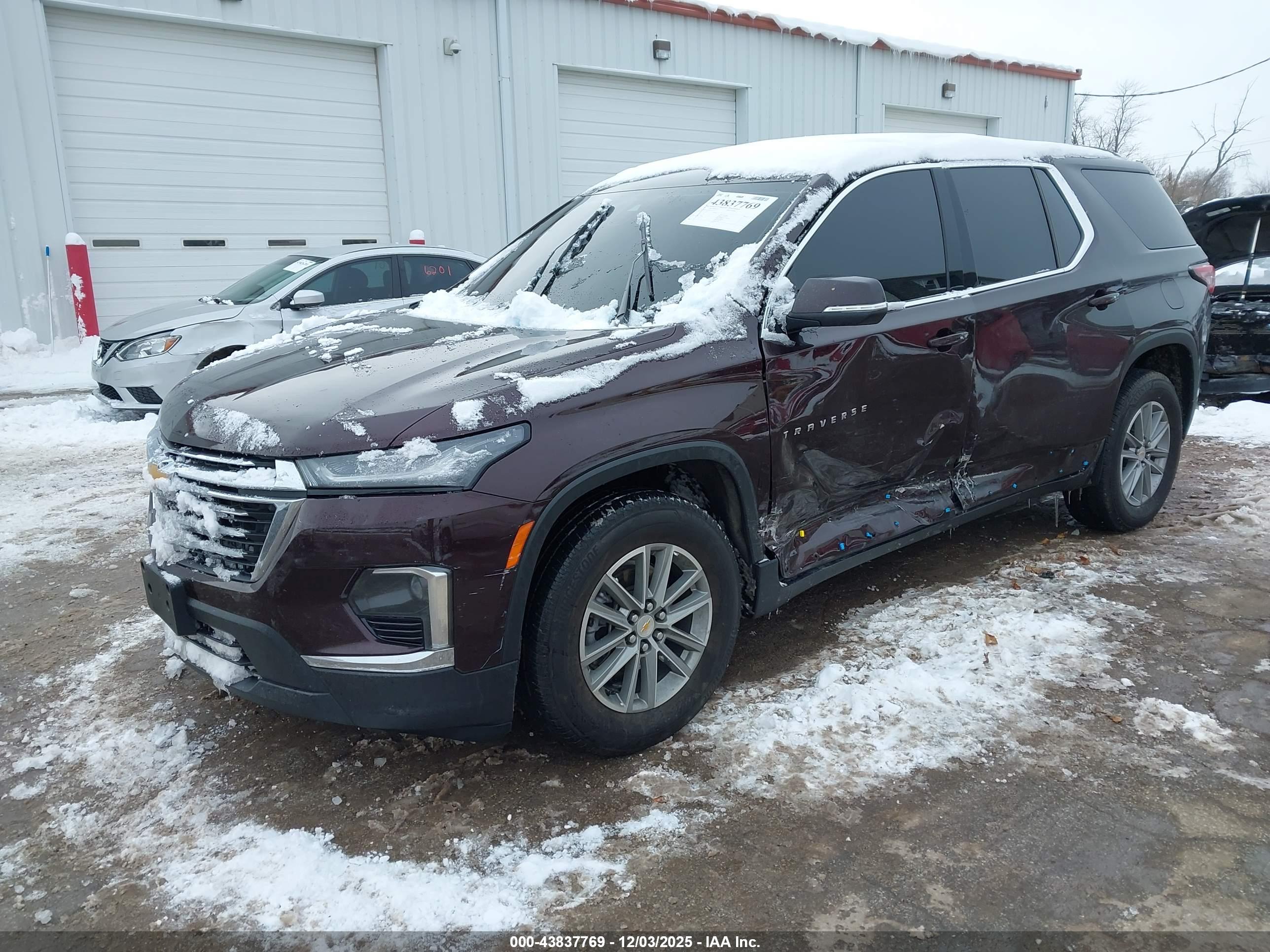 CHEVROLET TRAVERSE image 2