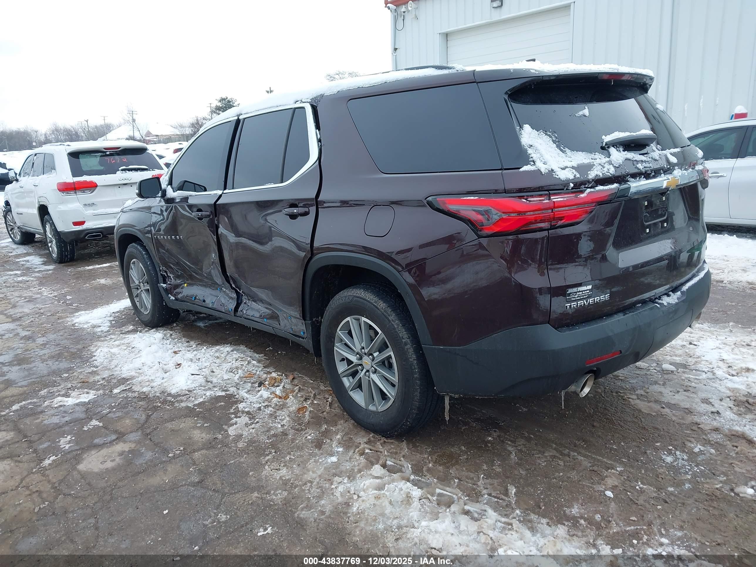 CHEVROLET TRAVERSE image 3