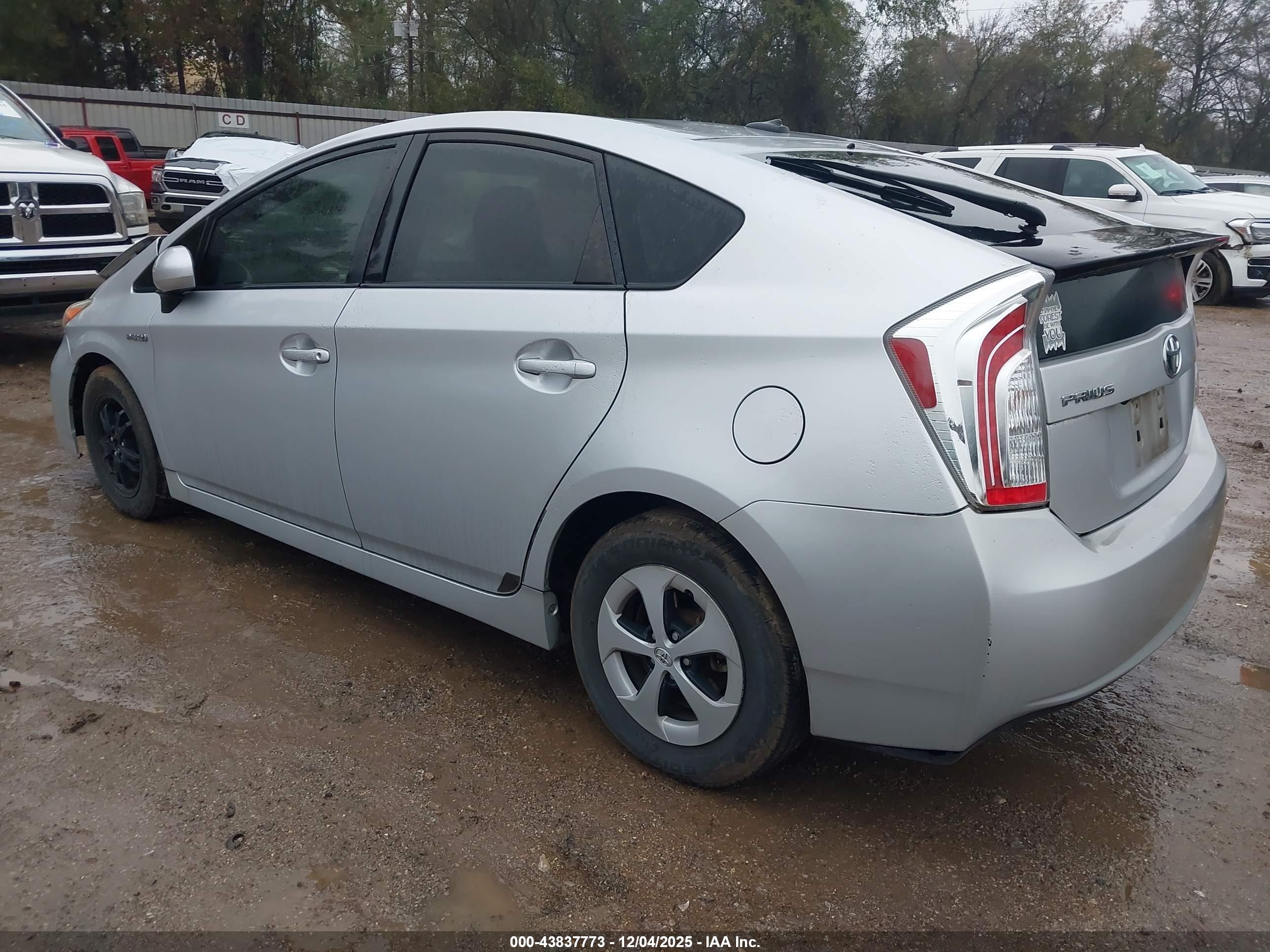 TOYOTA PRIUS image 3