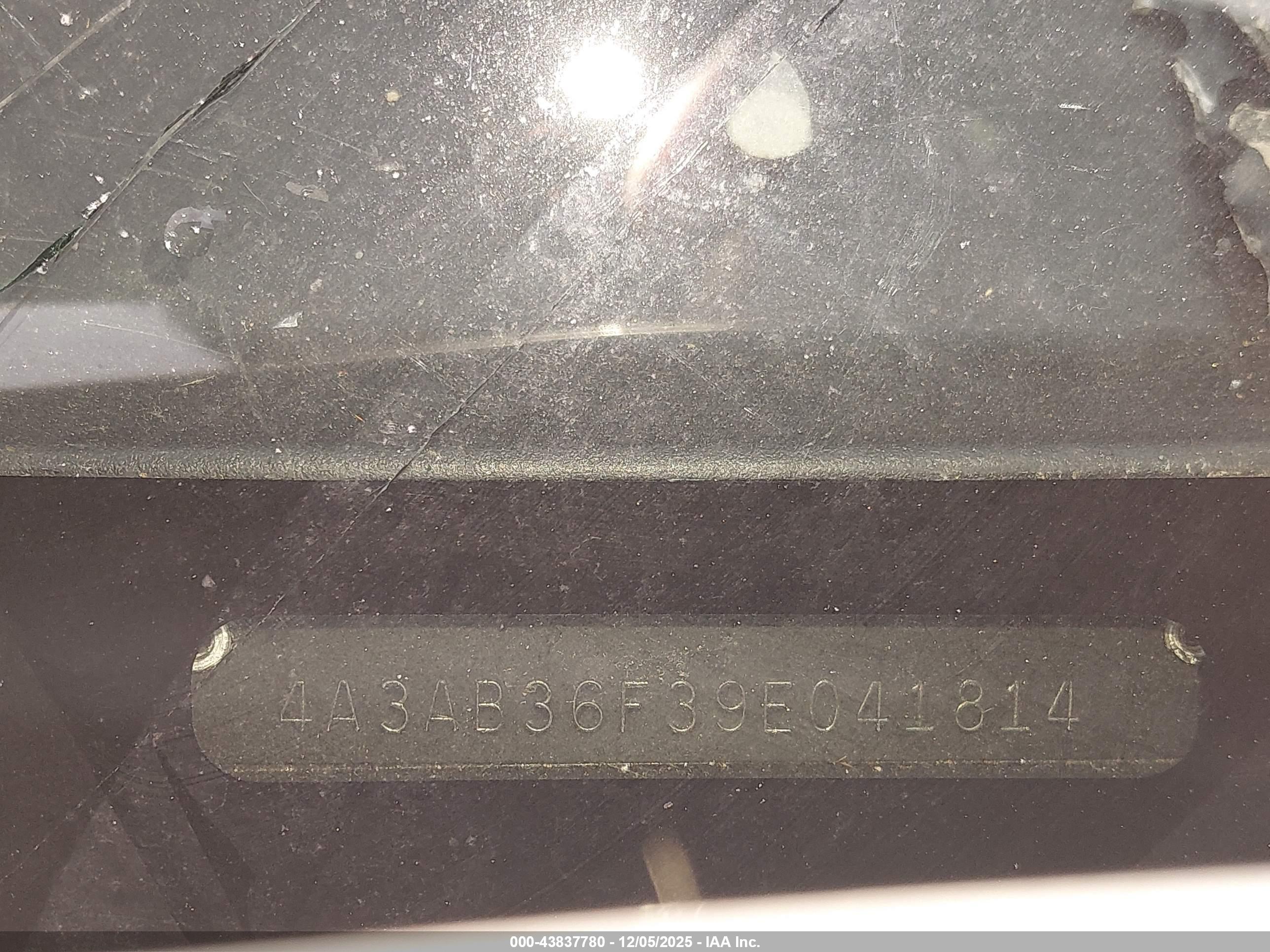 MITSUBISHI GALANT image 9