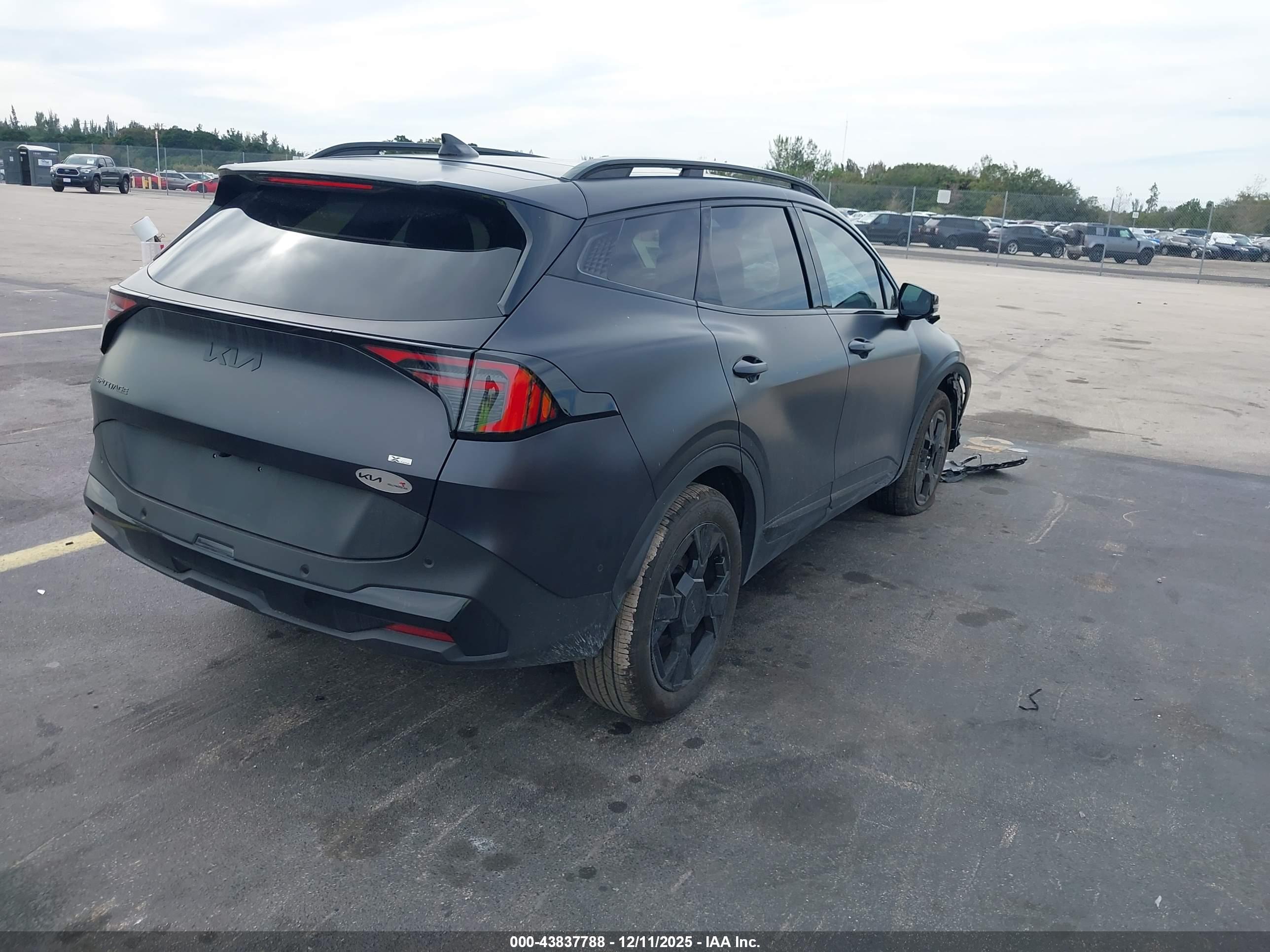 KIA SPORTAGE image 4