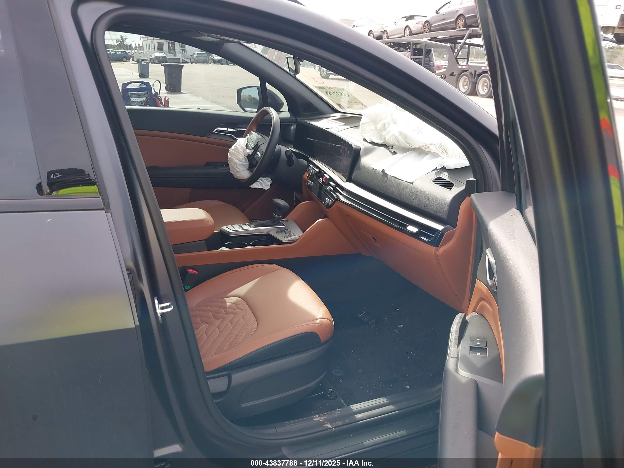 KIA SPORTAGE image 5