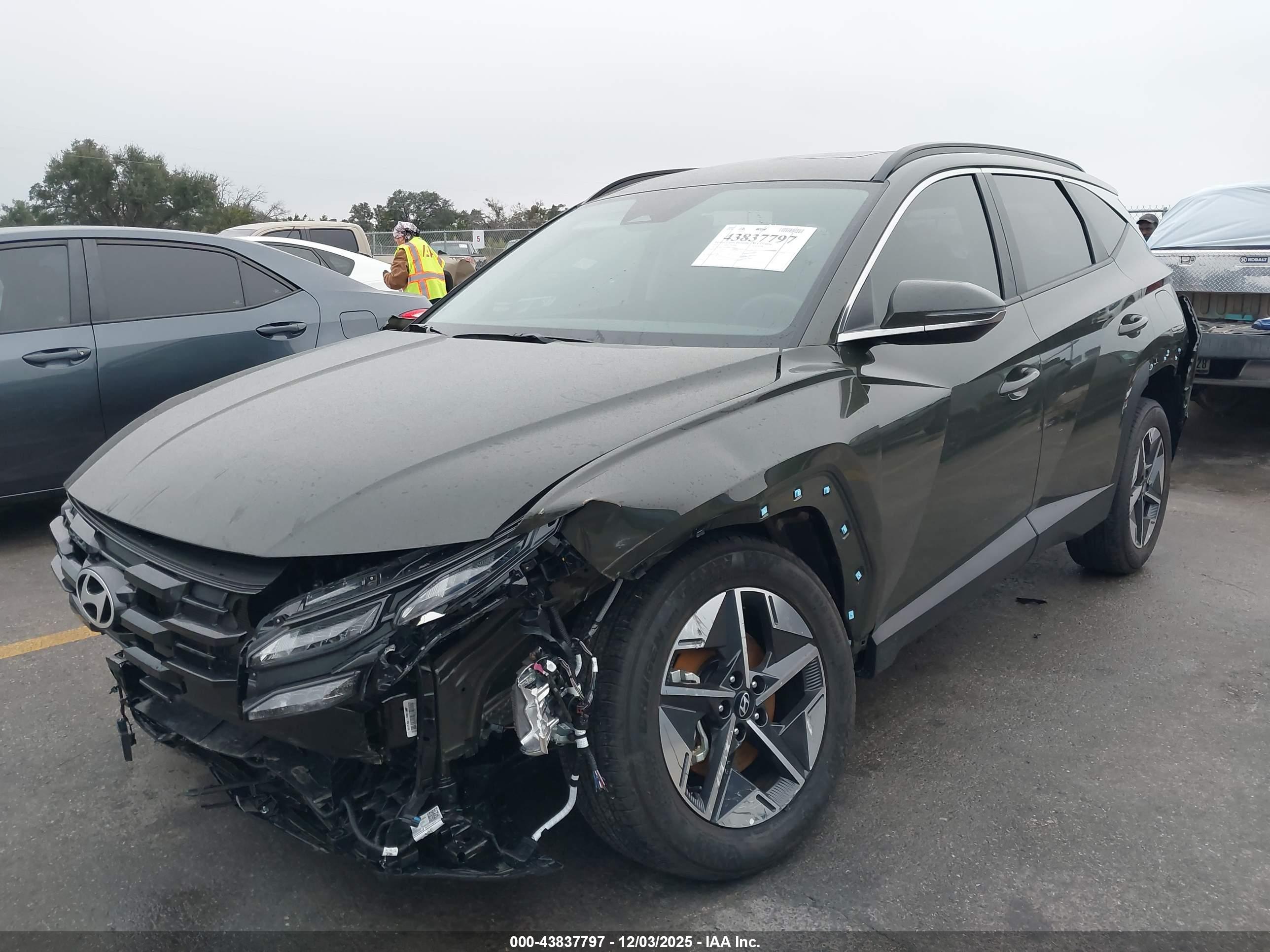 HYUNDAI TUCSON image 2