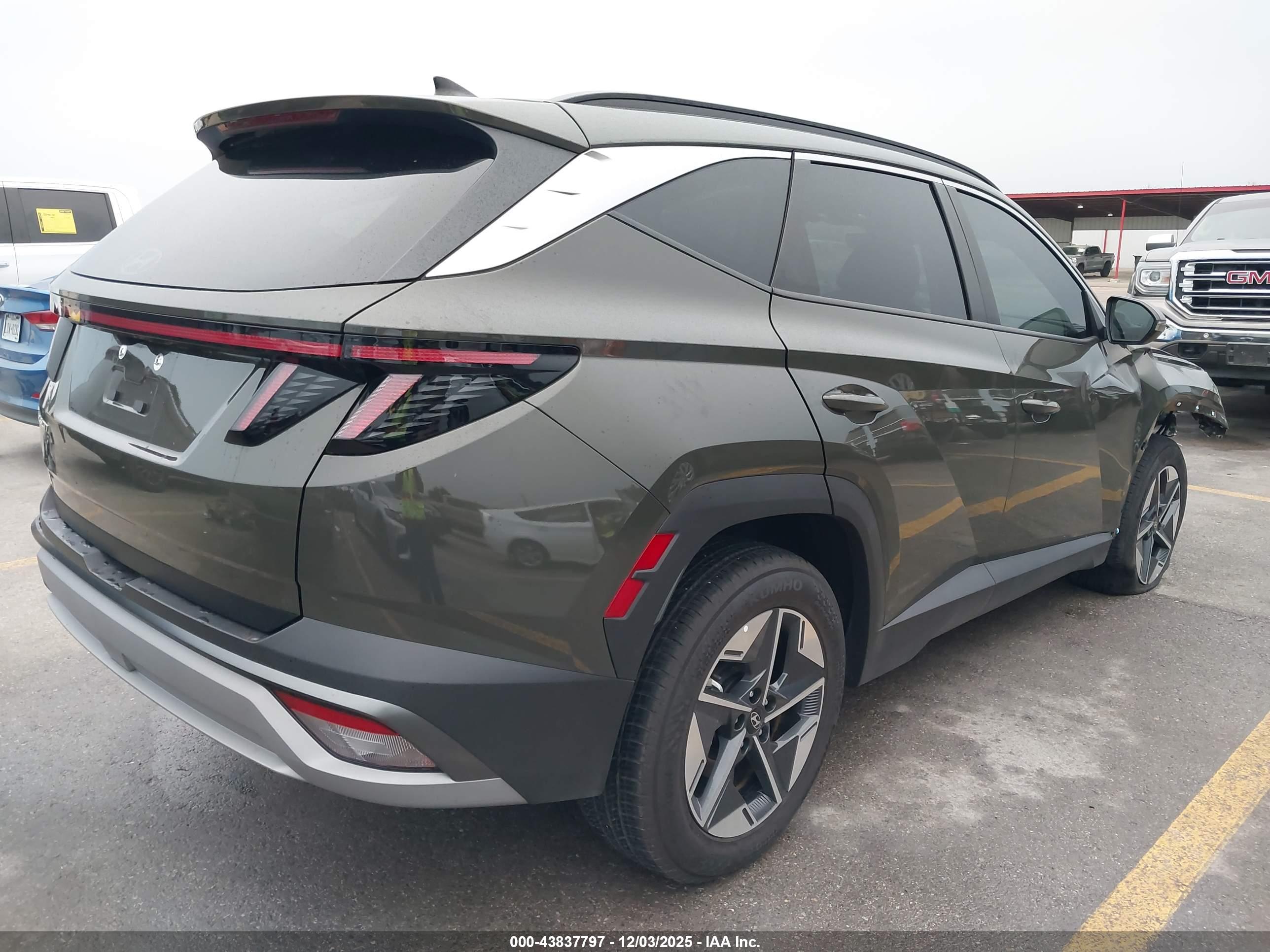 HYUNDAI TUCSON image 4