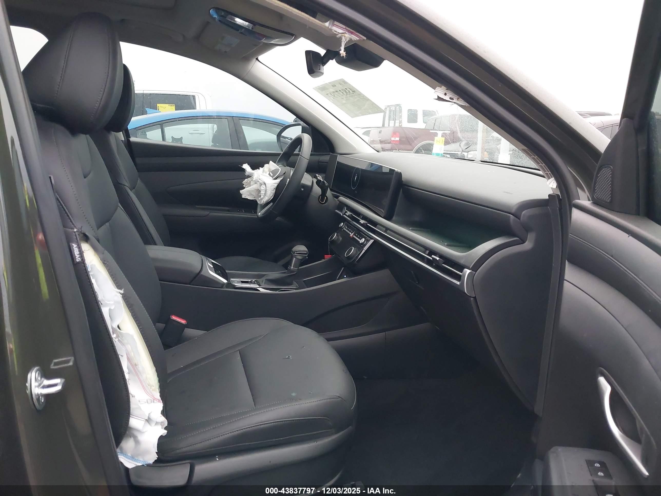 HYUNDAI TUCSON image 5