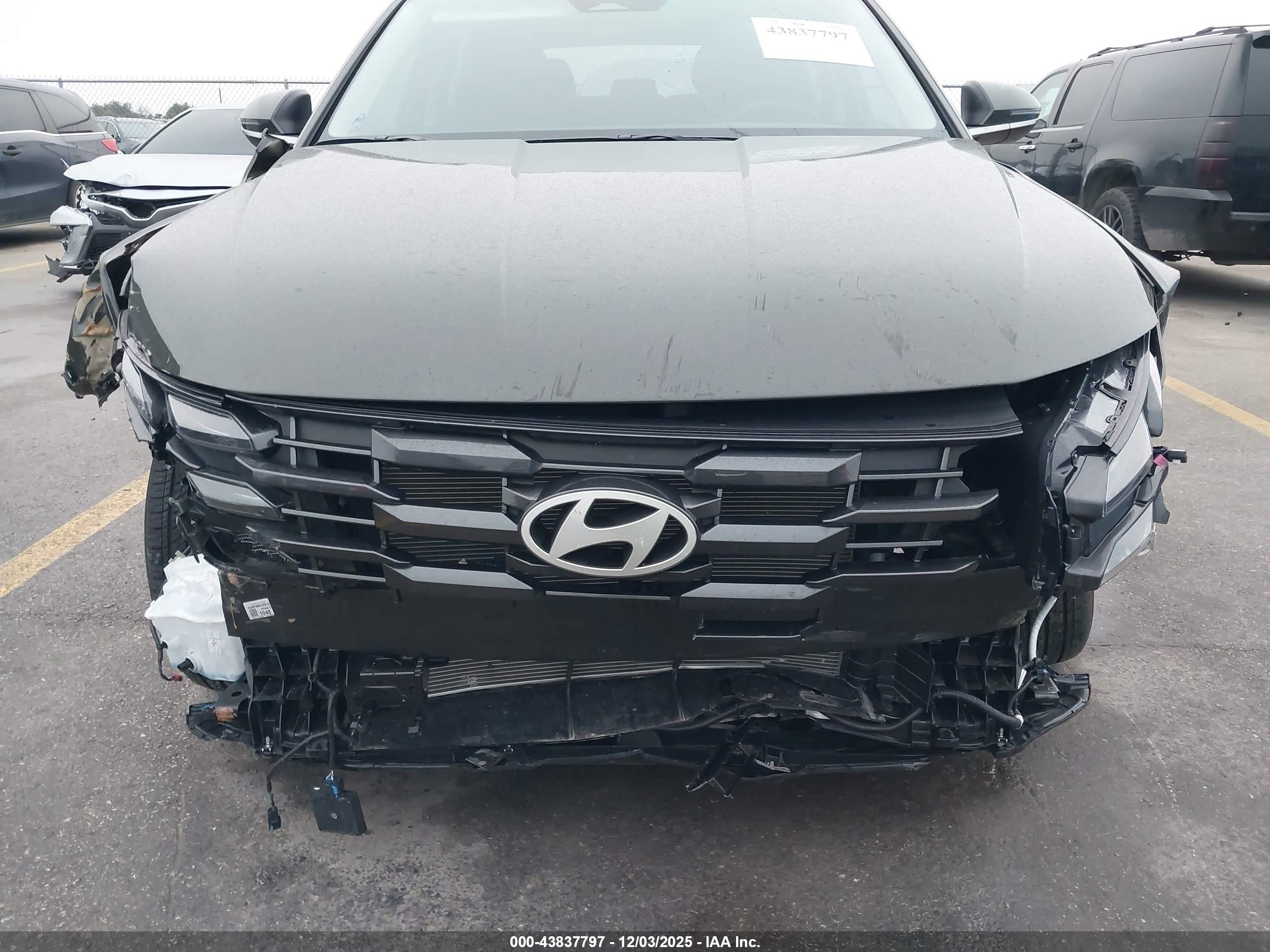 HYUNDAI TUCSON image 6