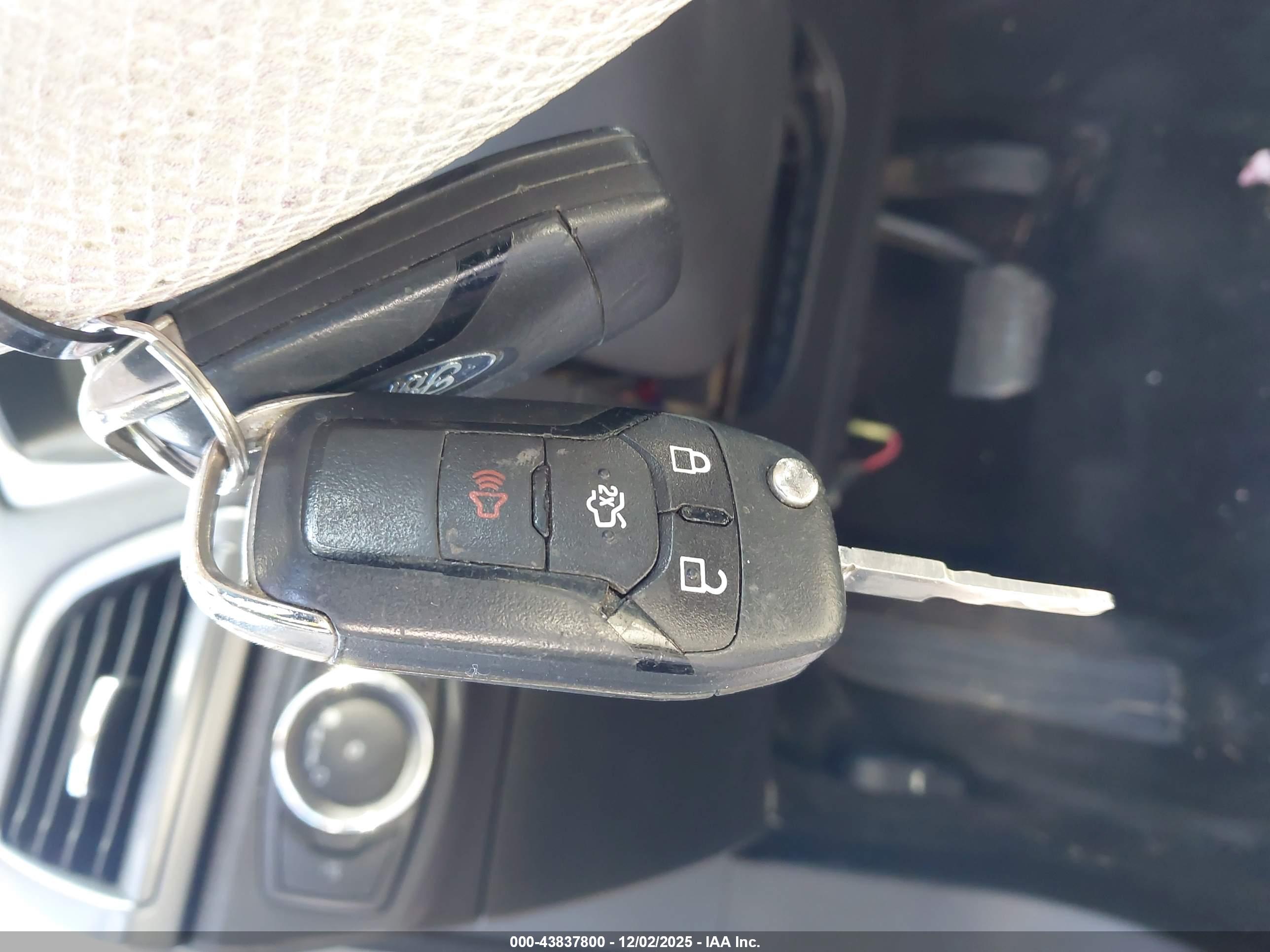 FORD FUSION image 11