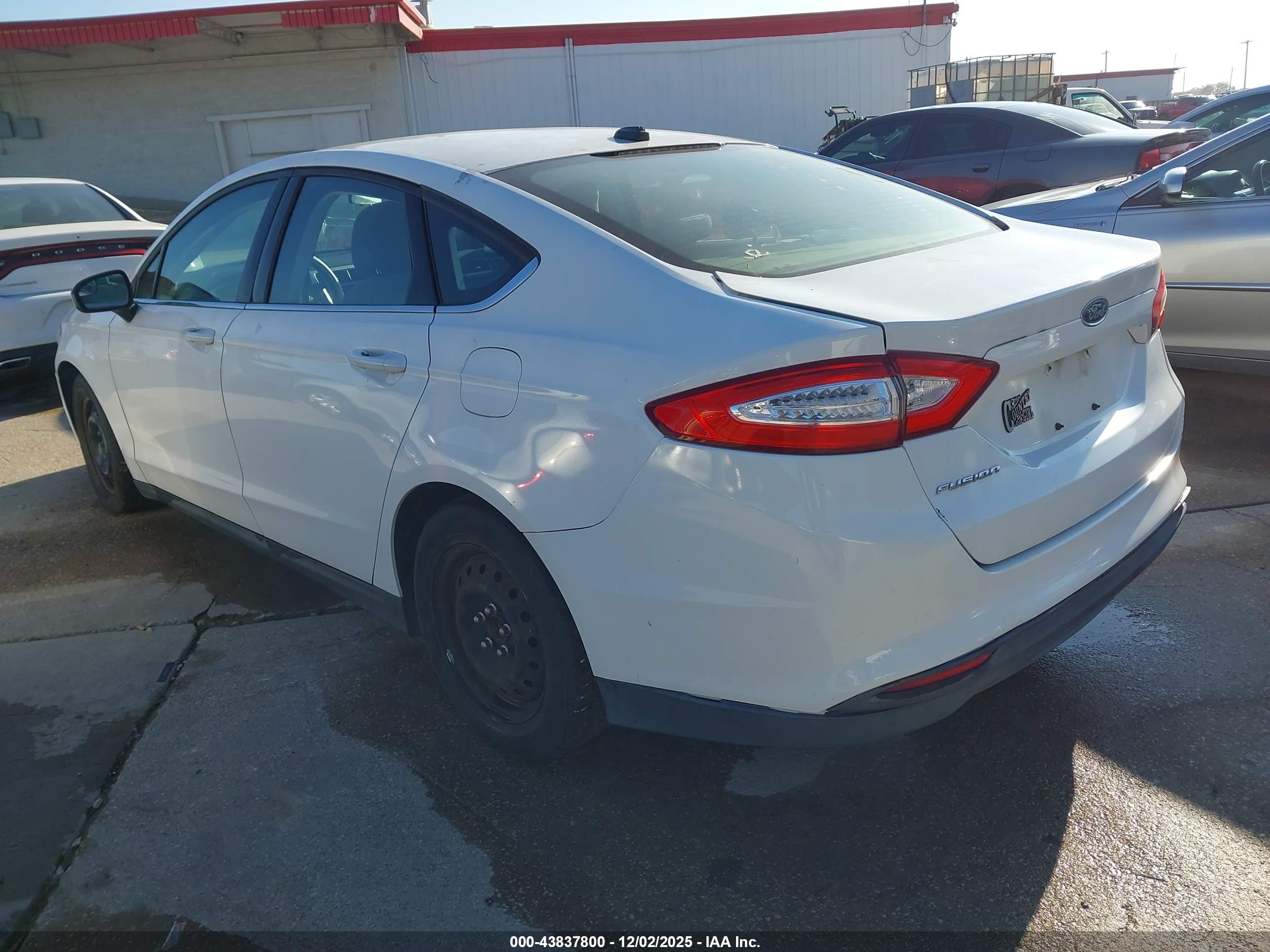 FORD FUSION image 3