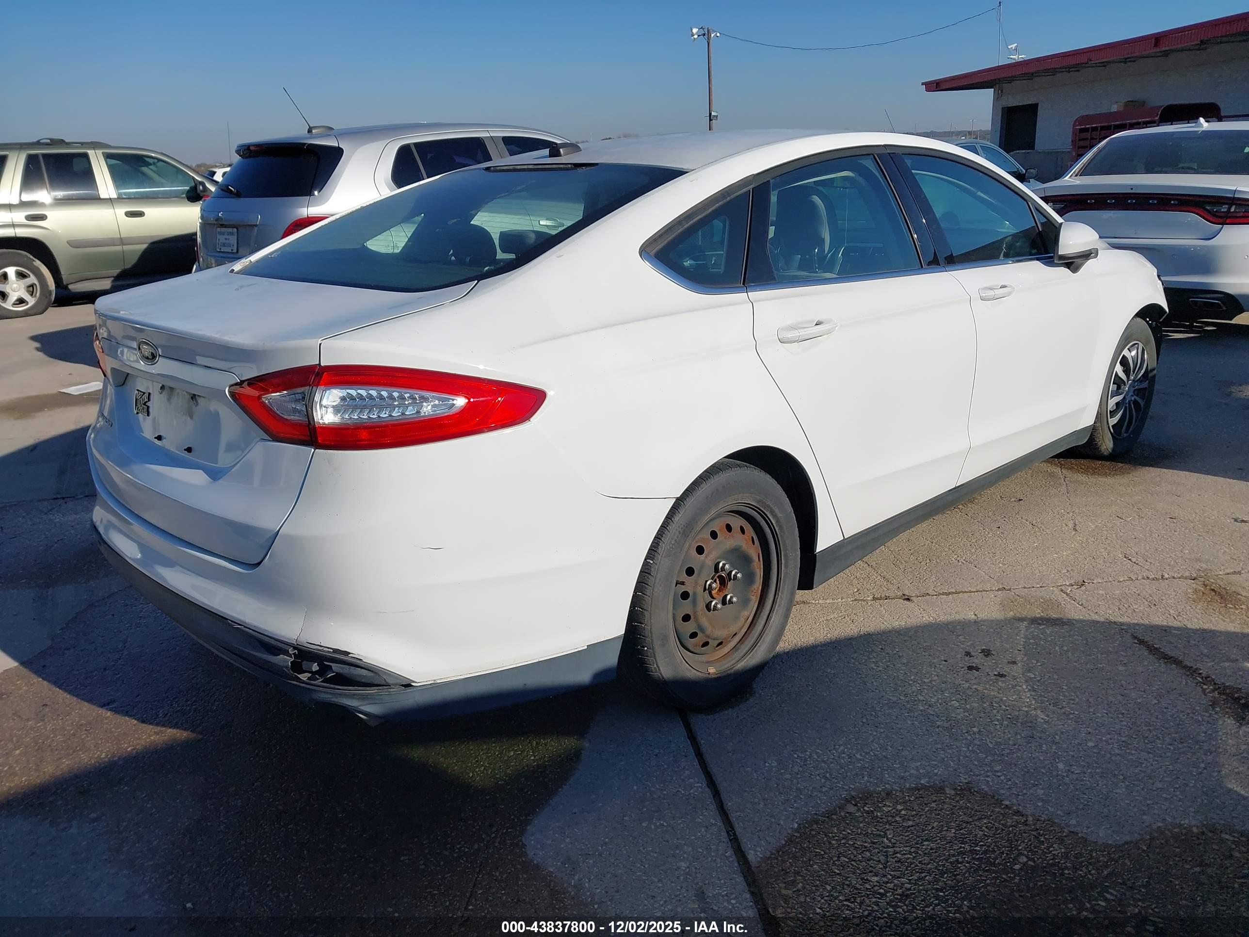 FORD FUSION image 4