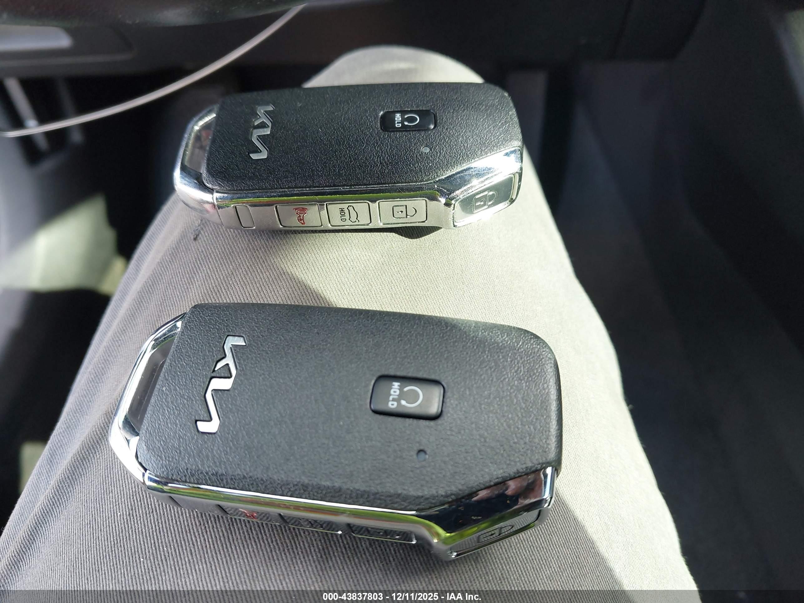 KIA K5 image 11