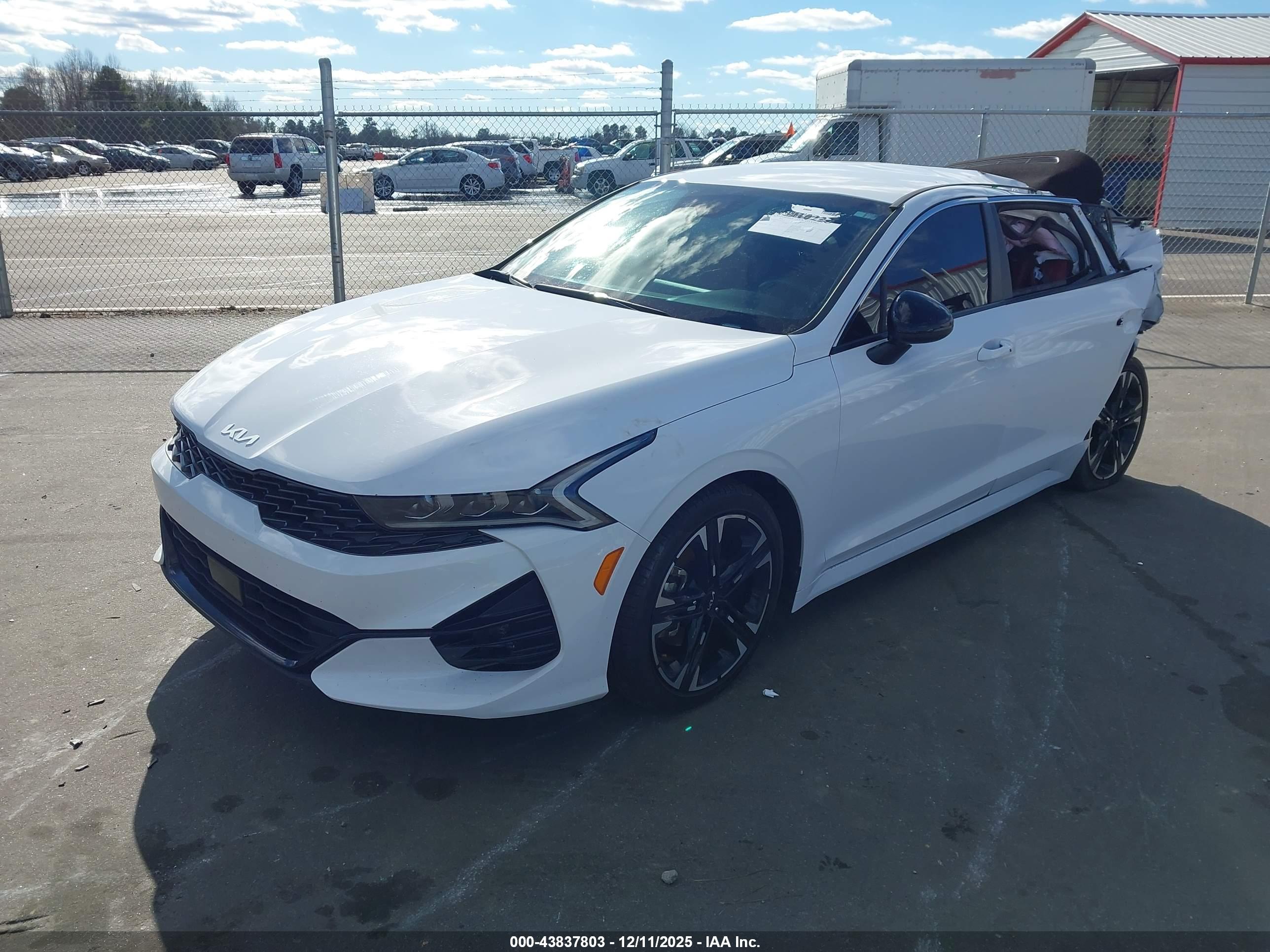 KIA K5 image 2