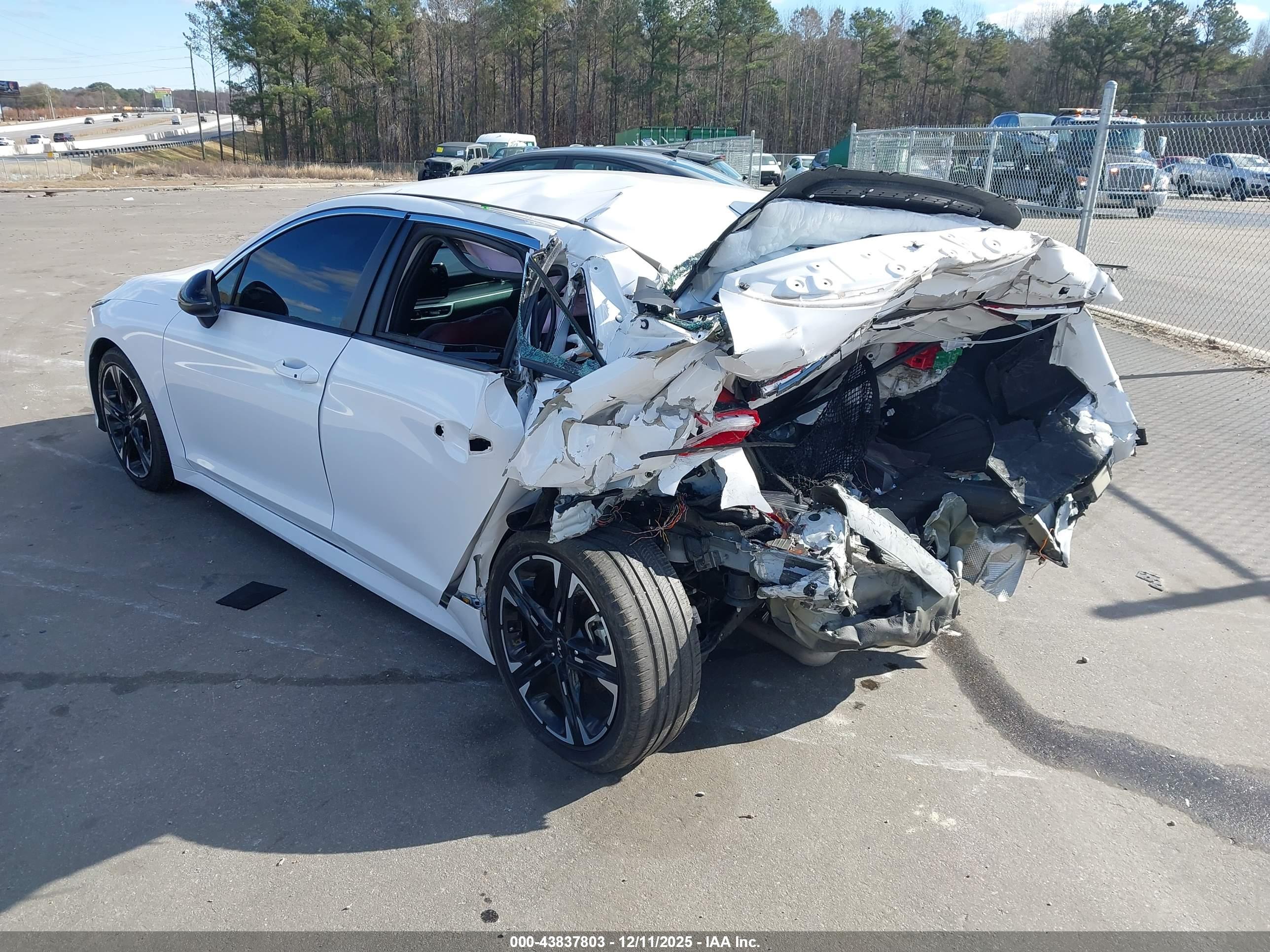 KIA K5 image 3