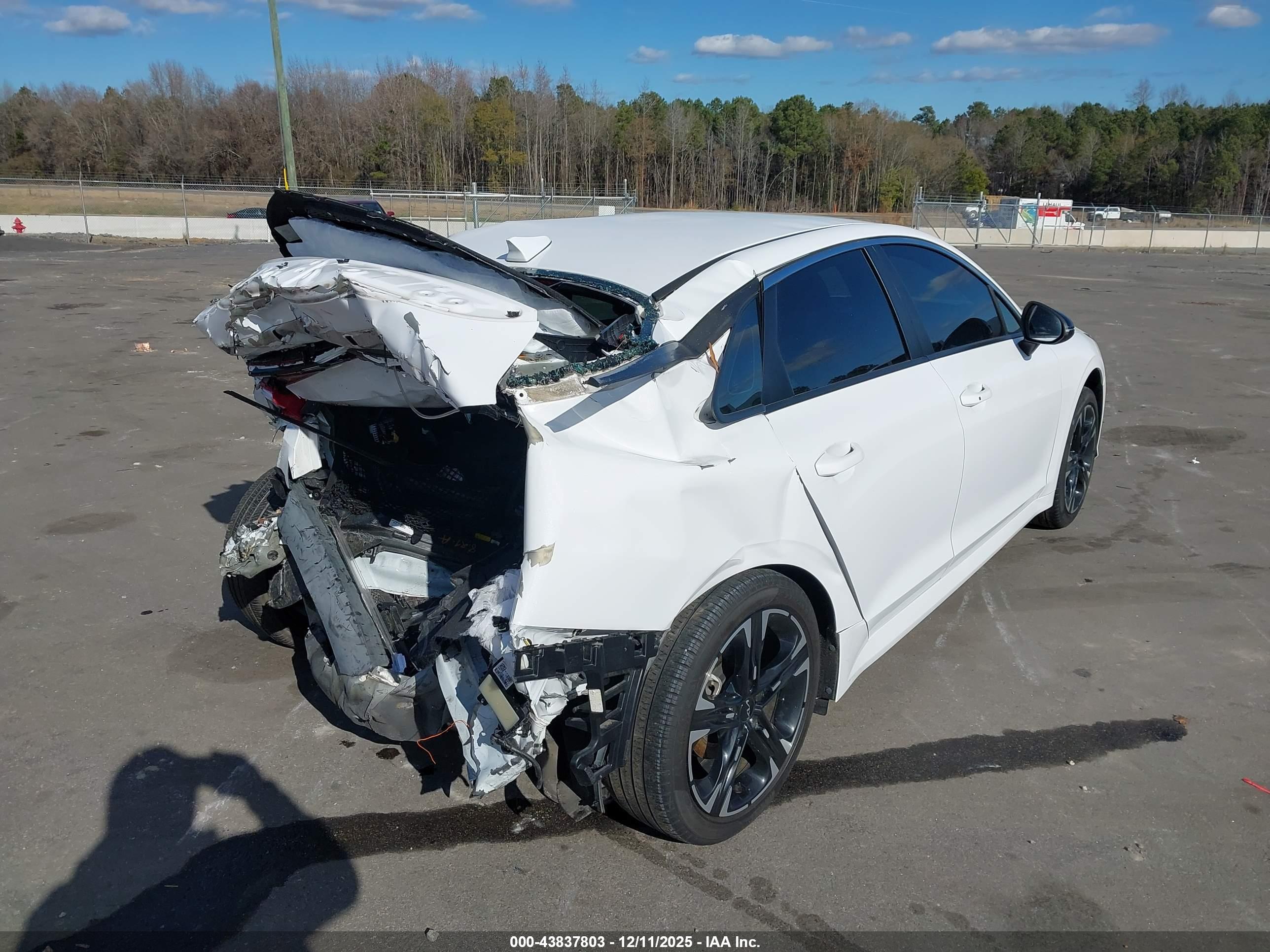 KIA K5 image 4