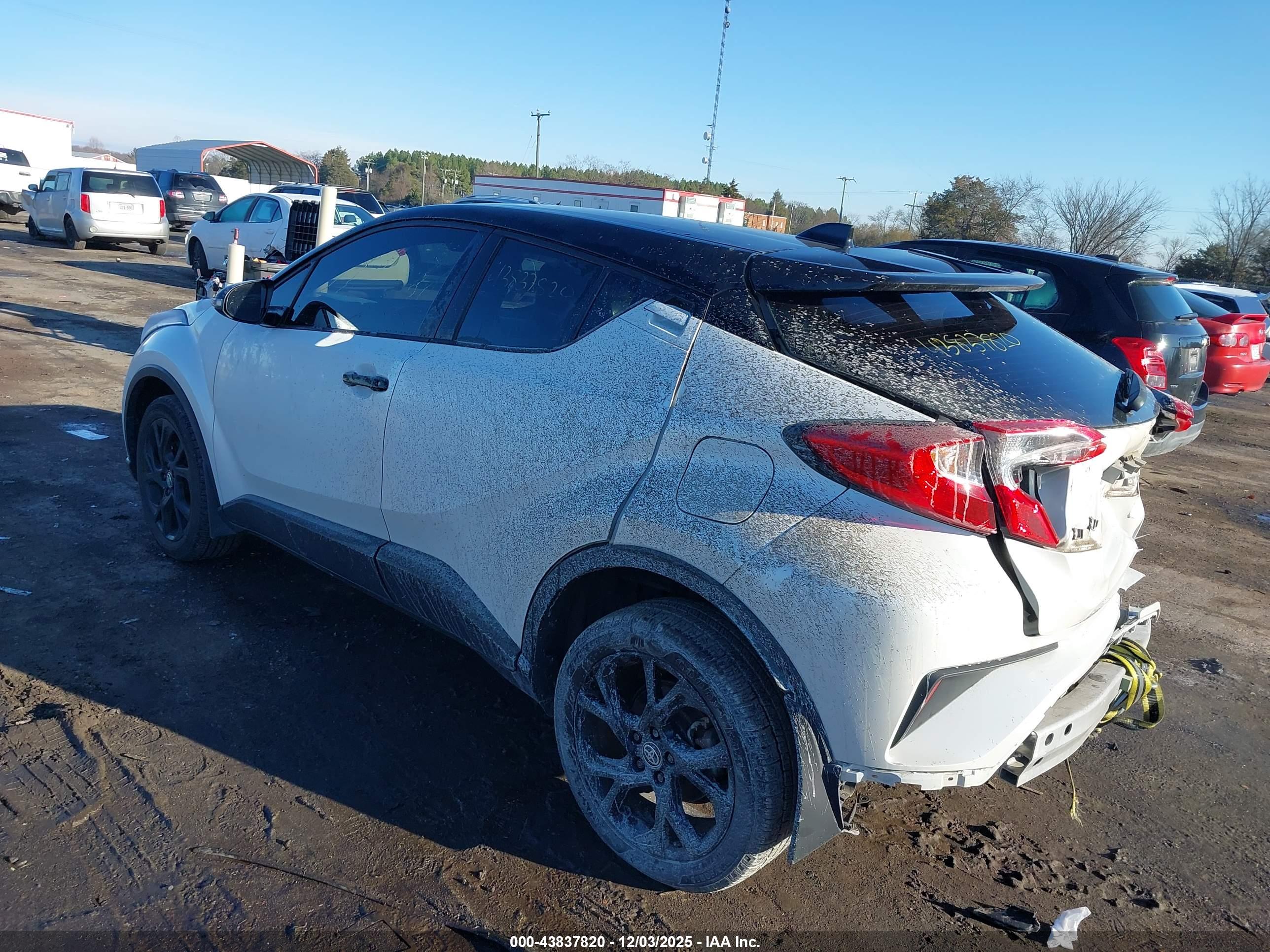 TOYOTA C-HR image 3