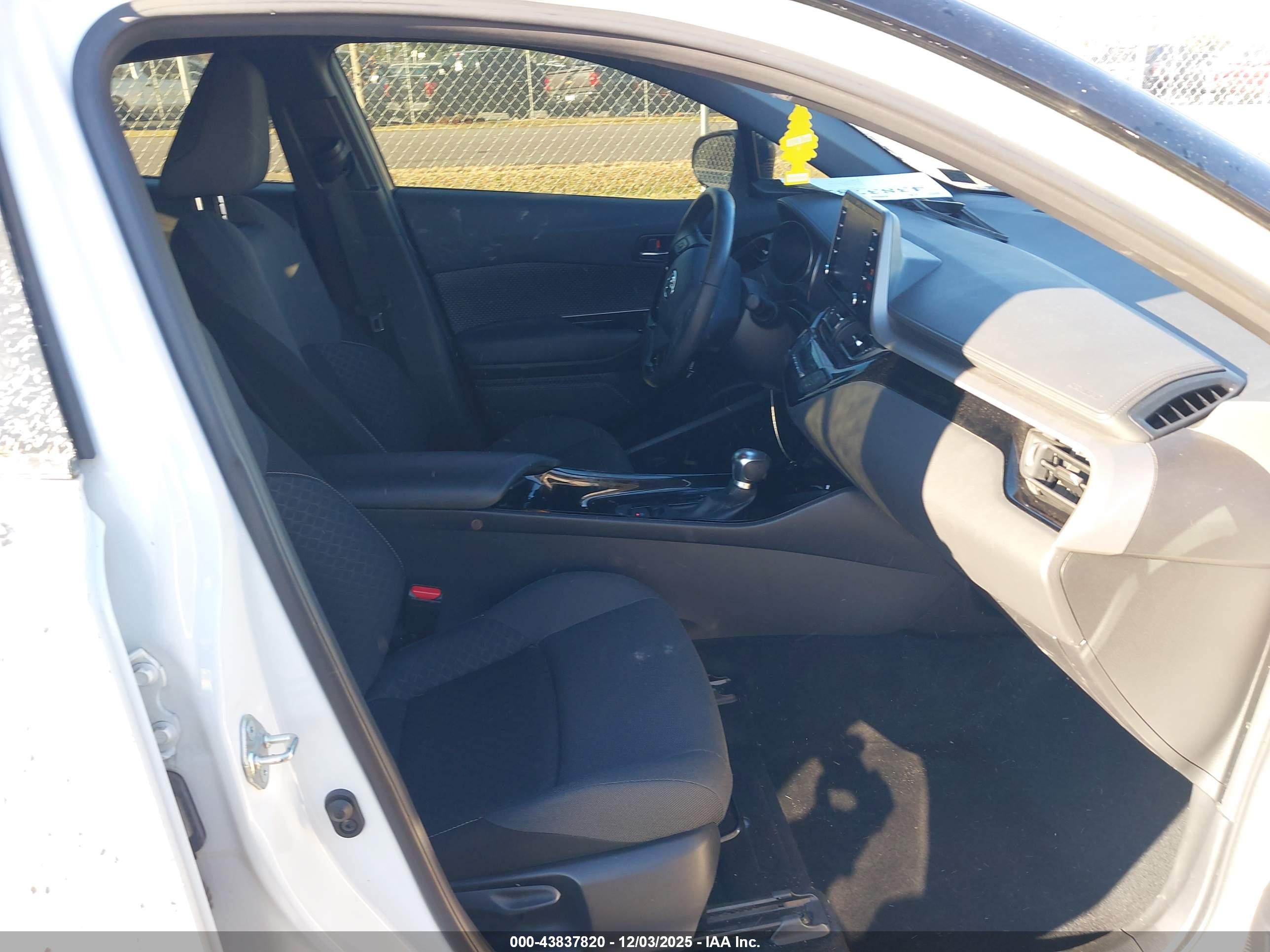 TOYOTA C-HR image 5
