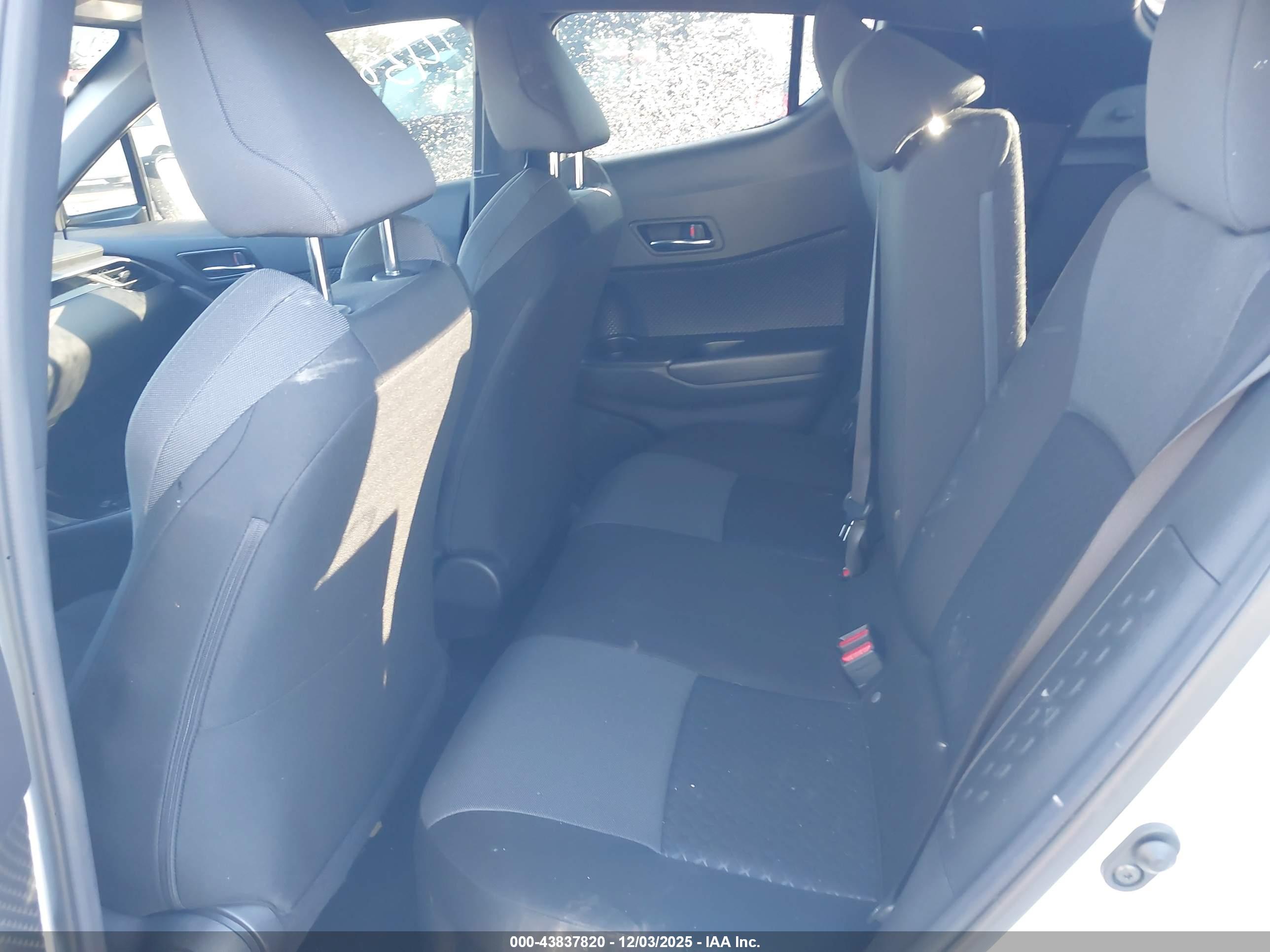 TOYOTA C-HR image 8