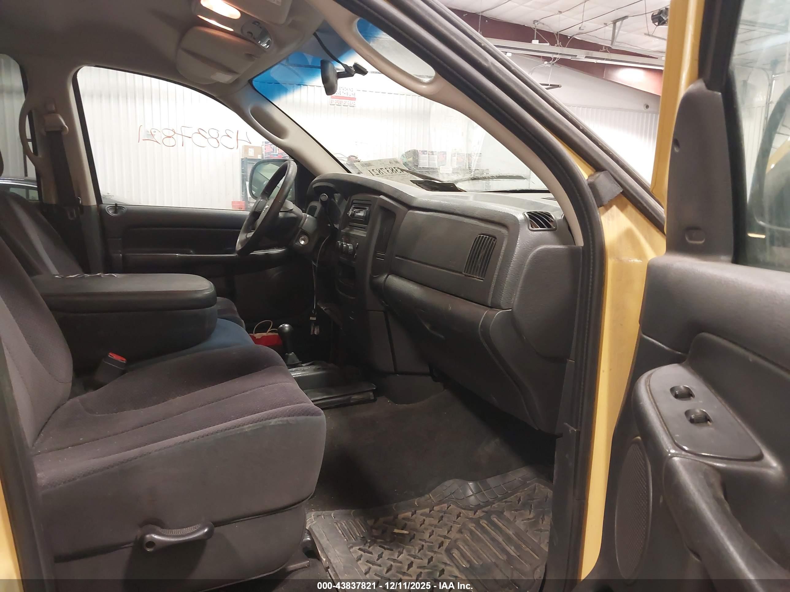 DODGE RAM image 5