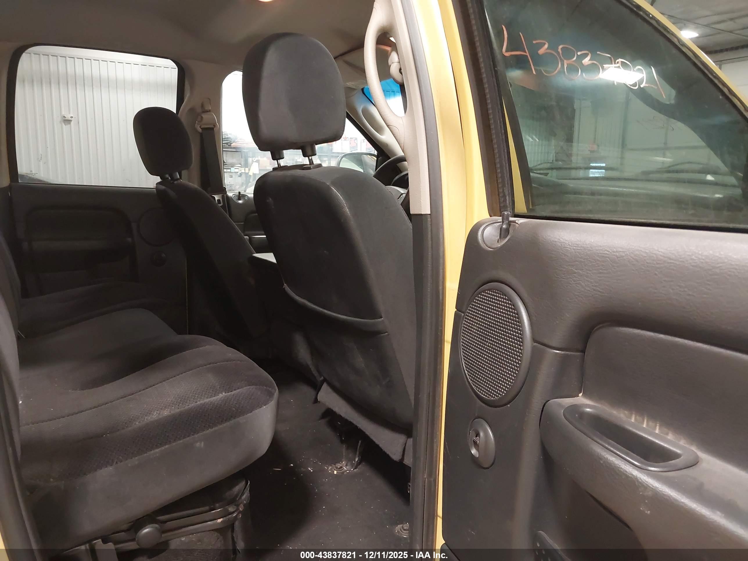 DODGE RAM image 8